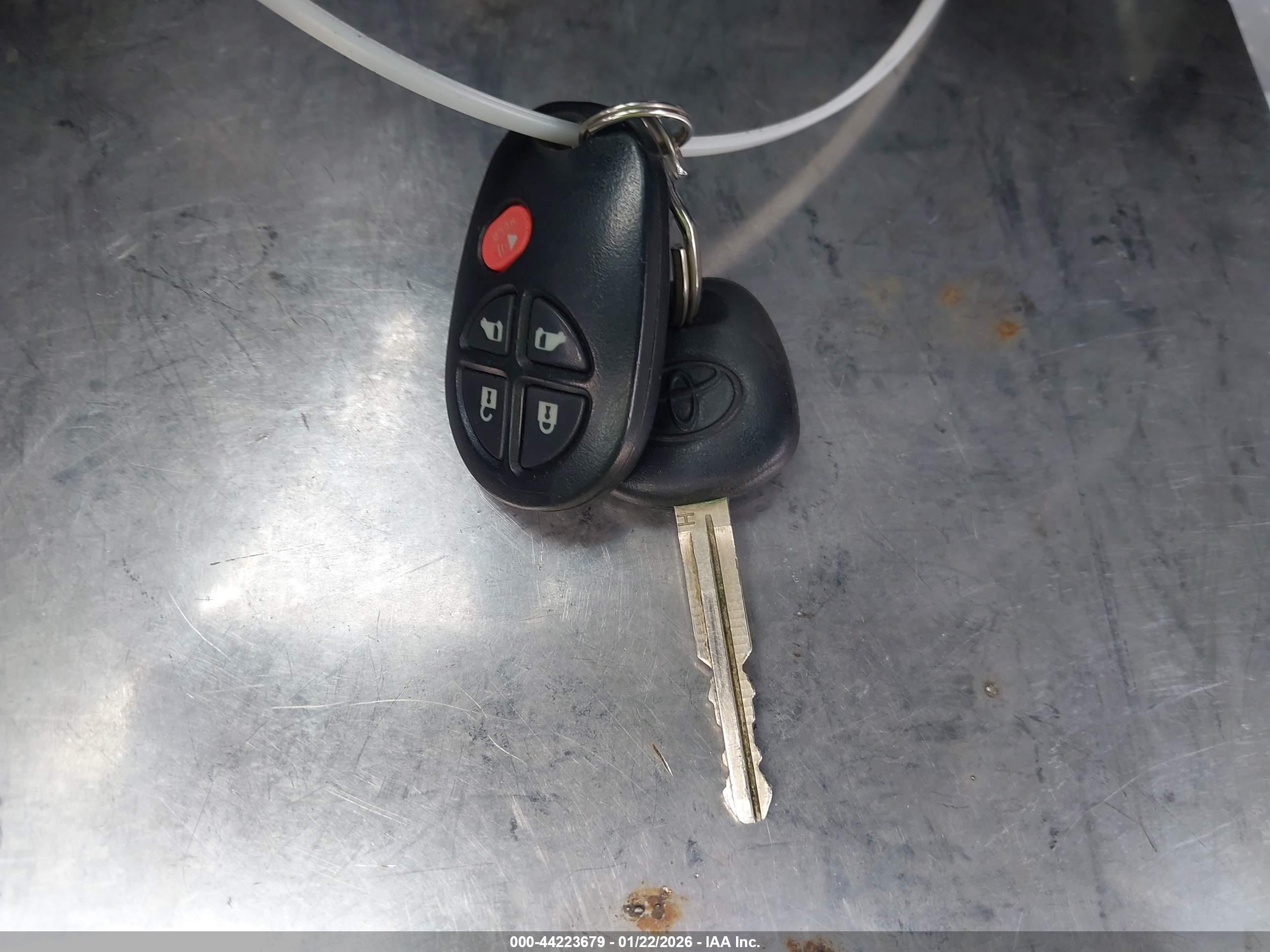 TOYOTA SIENNA image 11