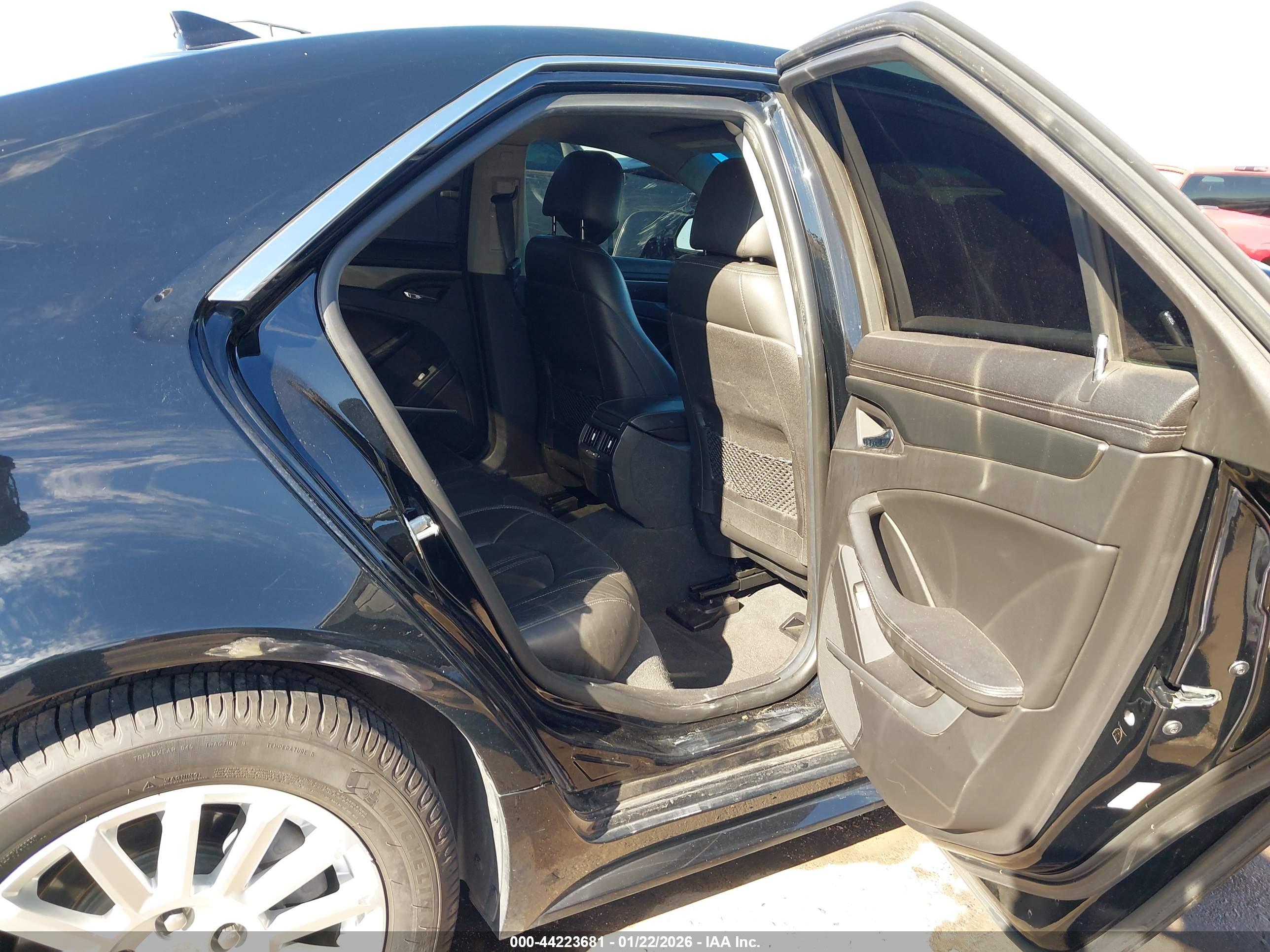 CADILLAC CTS image 8