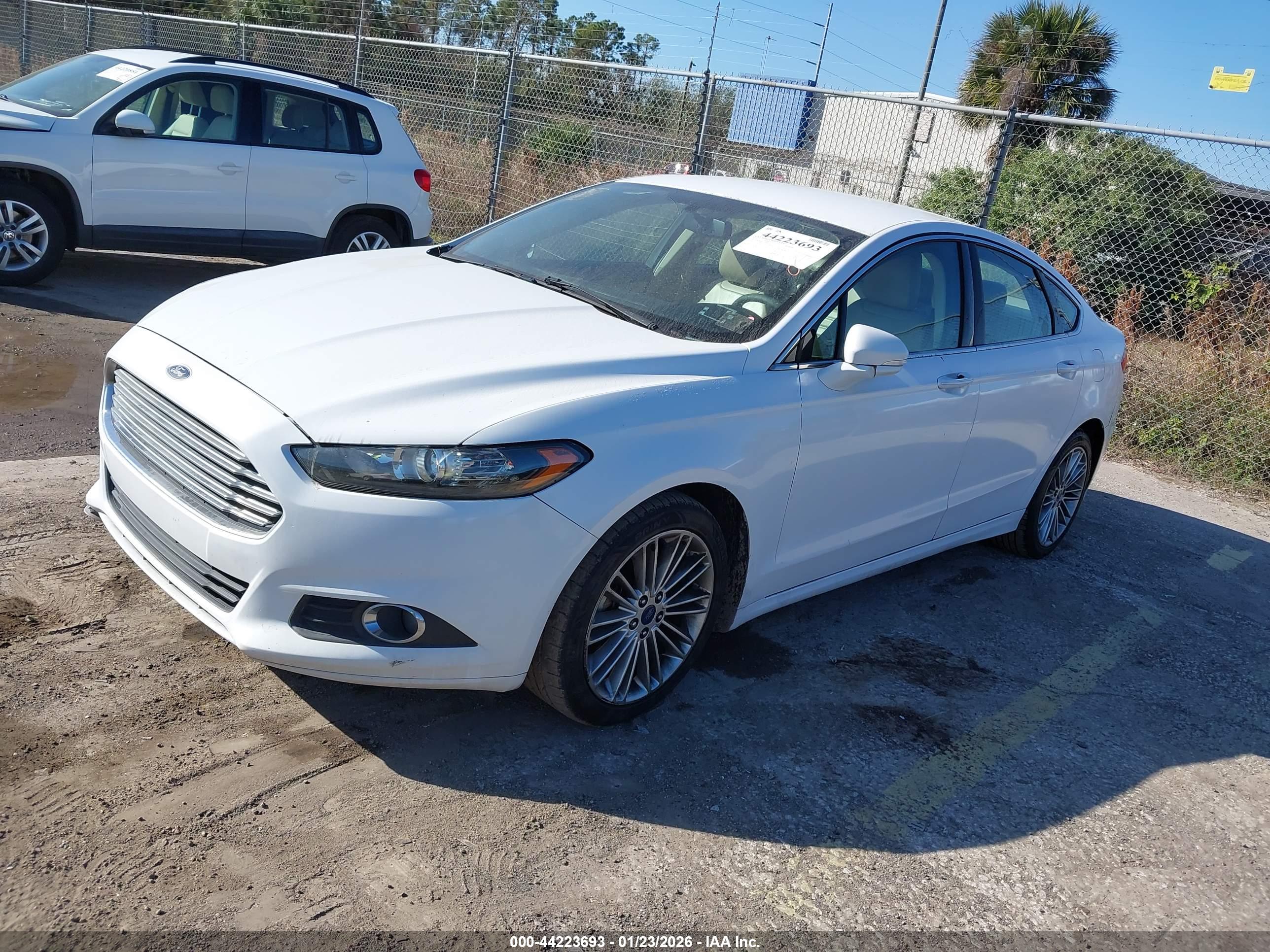 FORD FUSION image 2