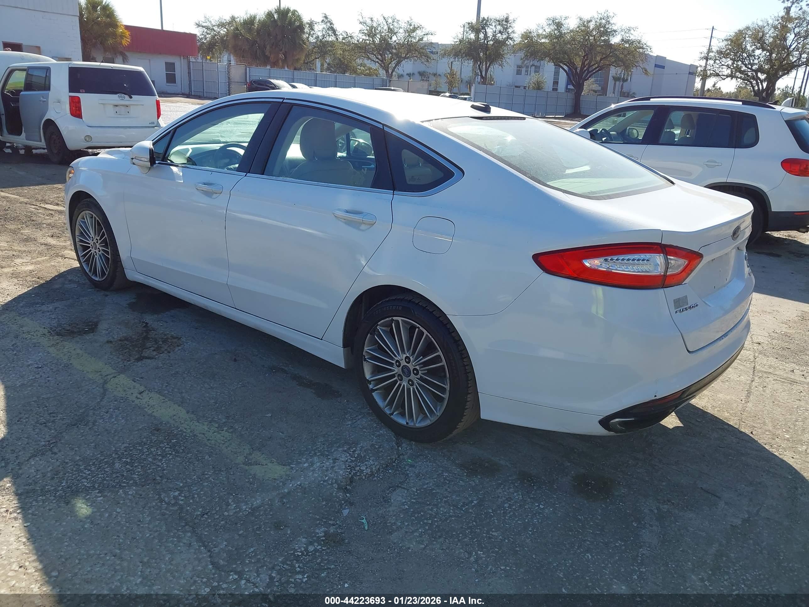 FORD FUSION image 3