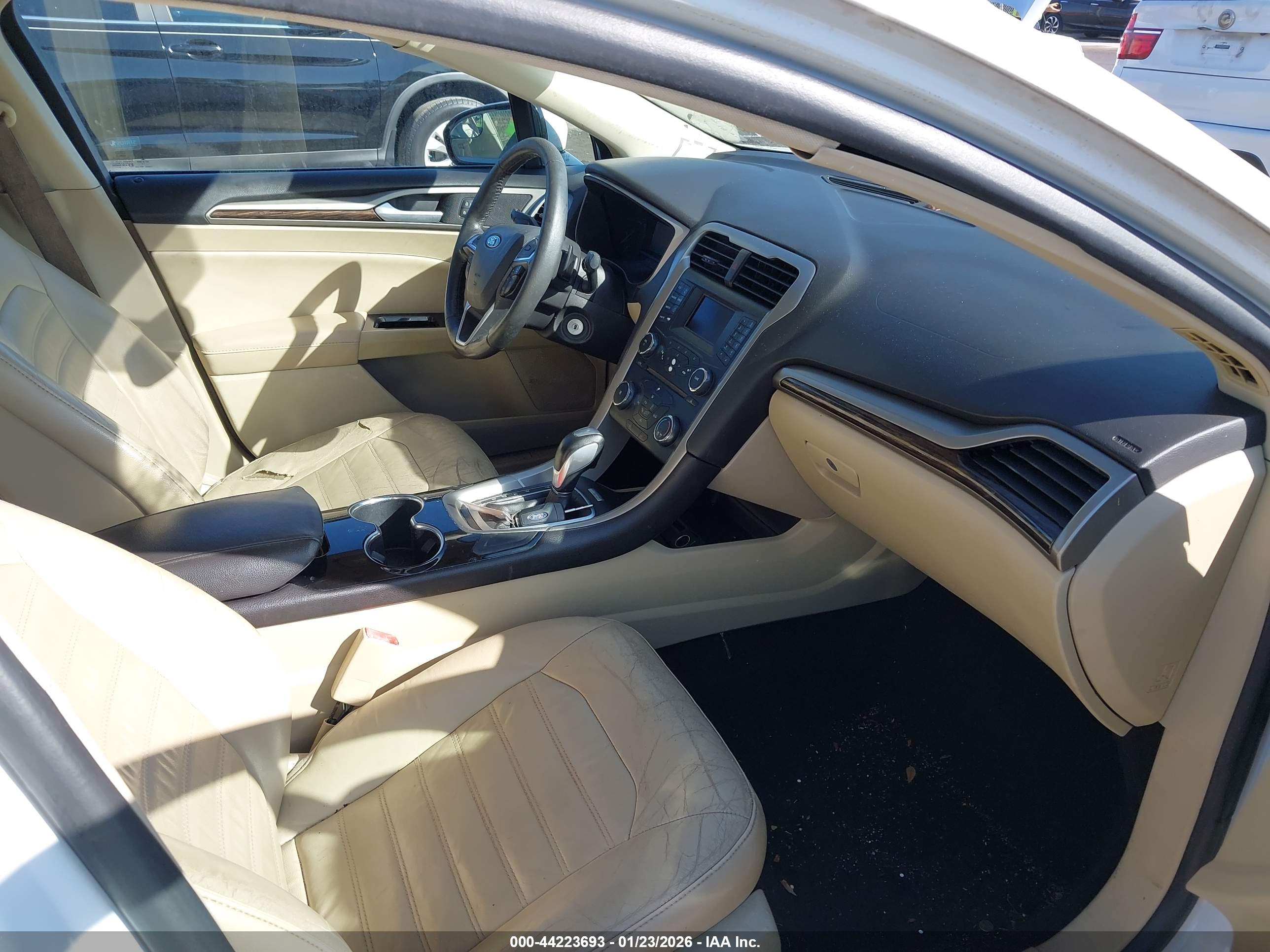 FORD FUSION image 5