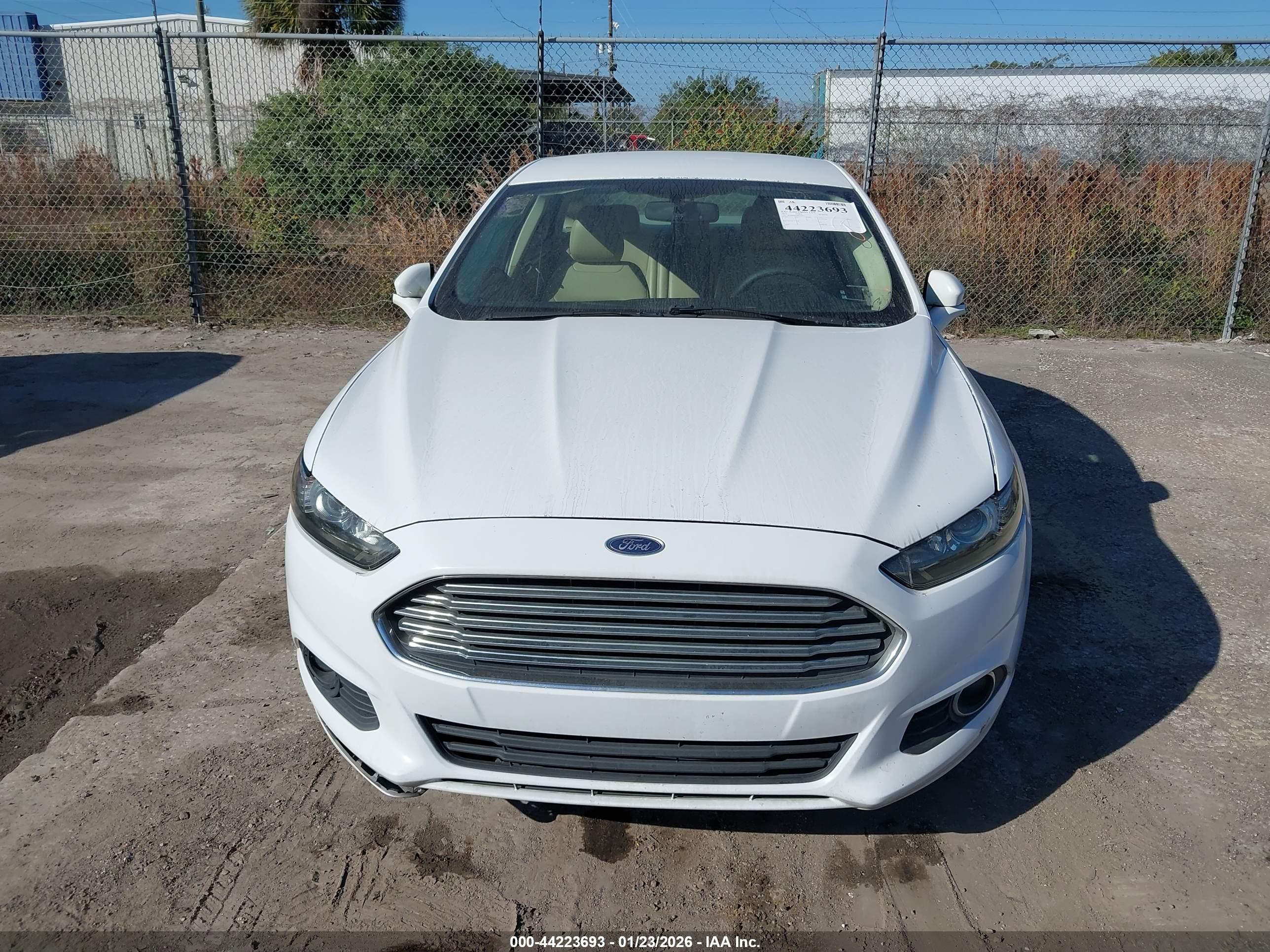 FORD FUSION image 6