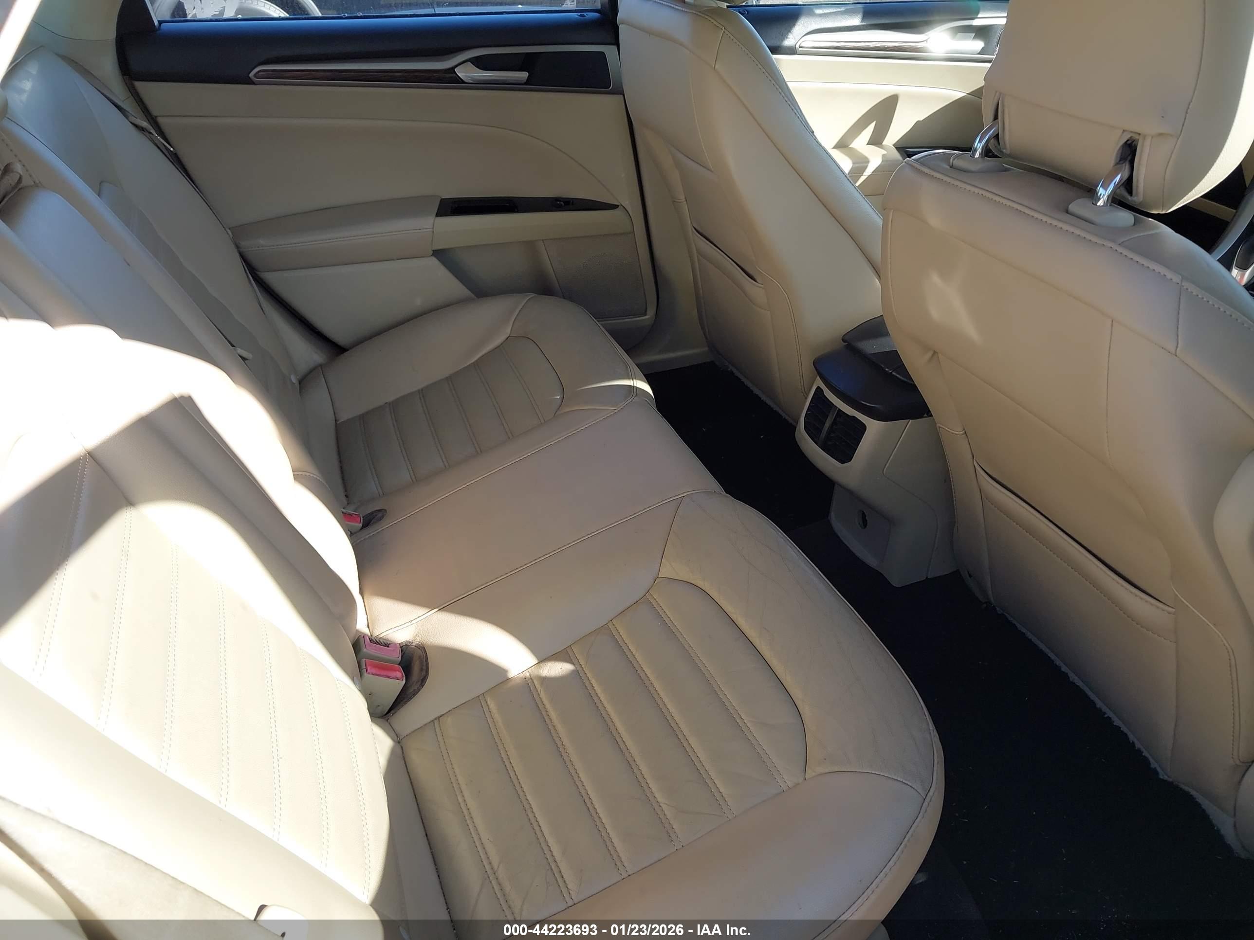FORD FUSION image 8