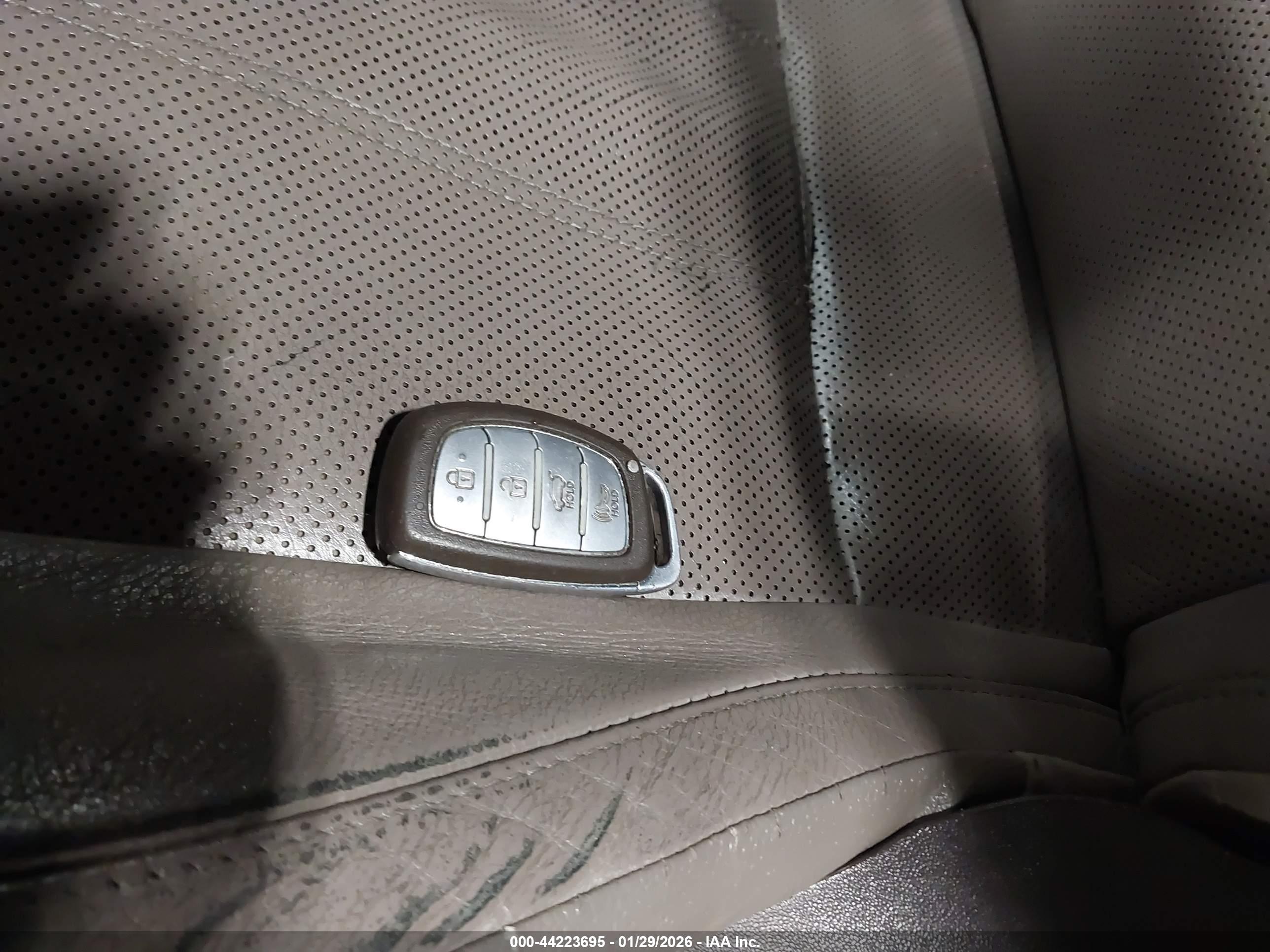 HYUNDAI TUCSON image 11