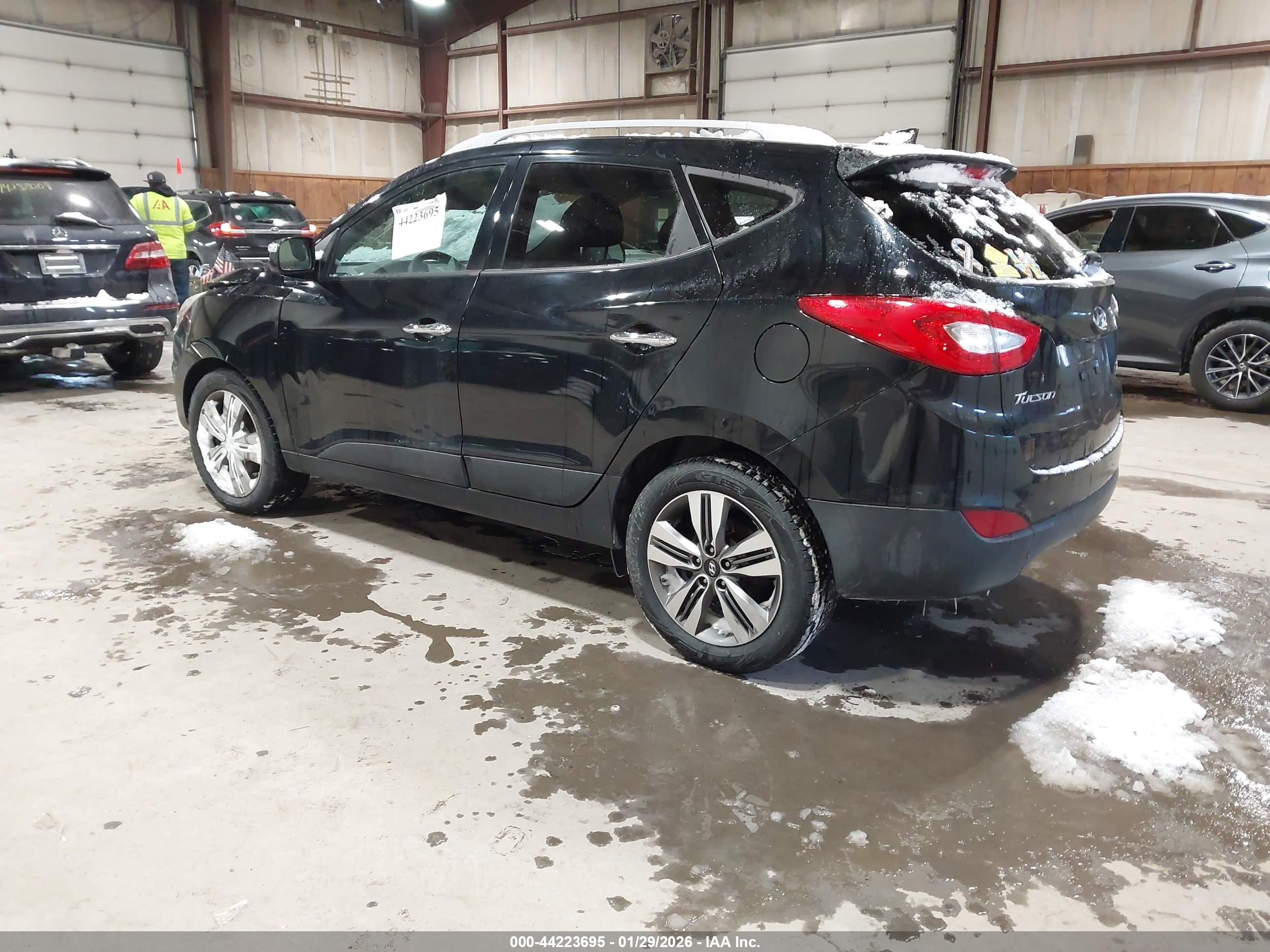 HYUNDAI TUCSON image 3