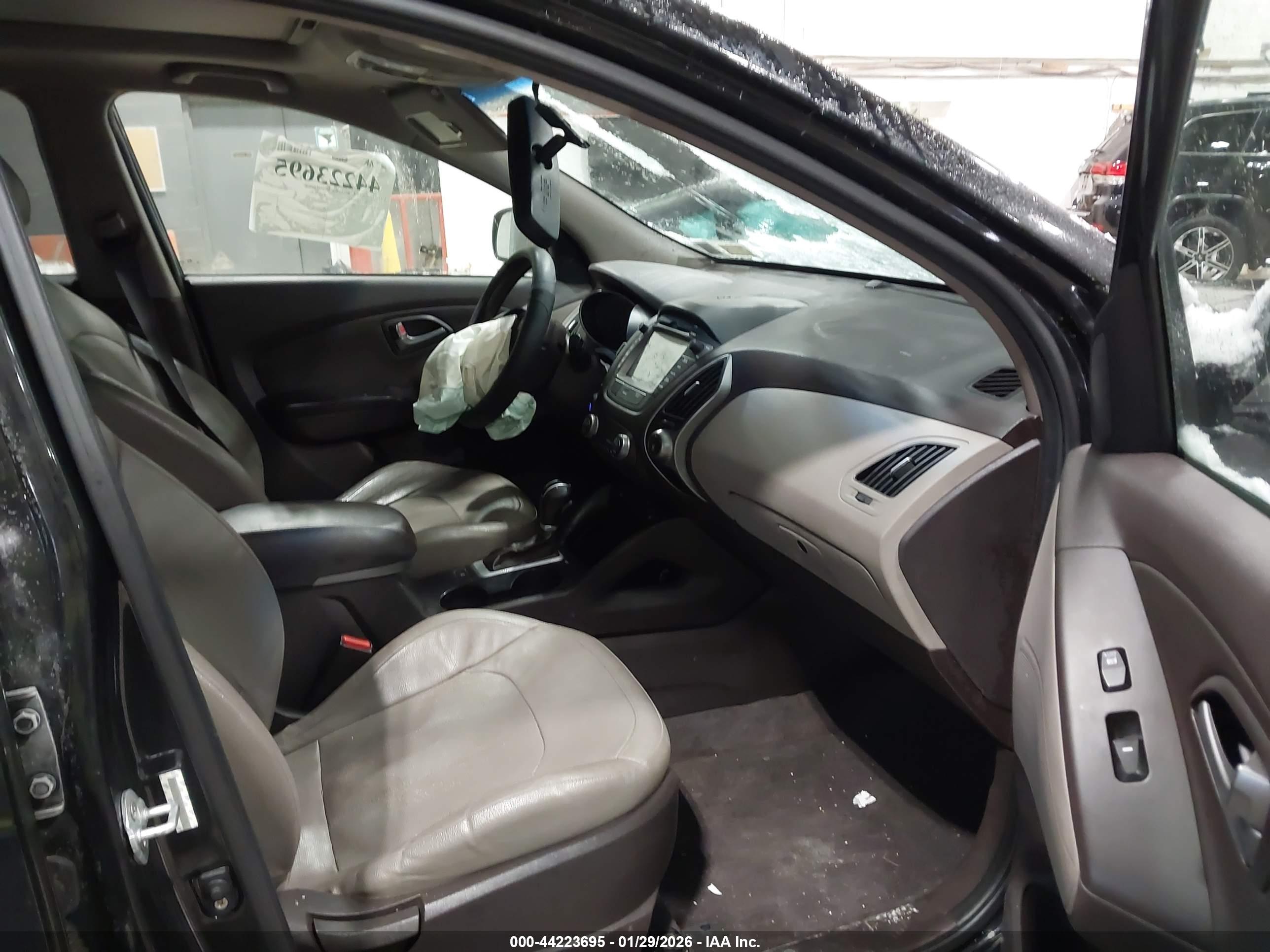 HYUNDAI TUCSON image 5