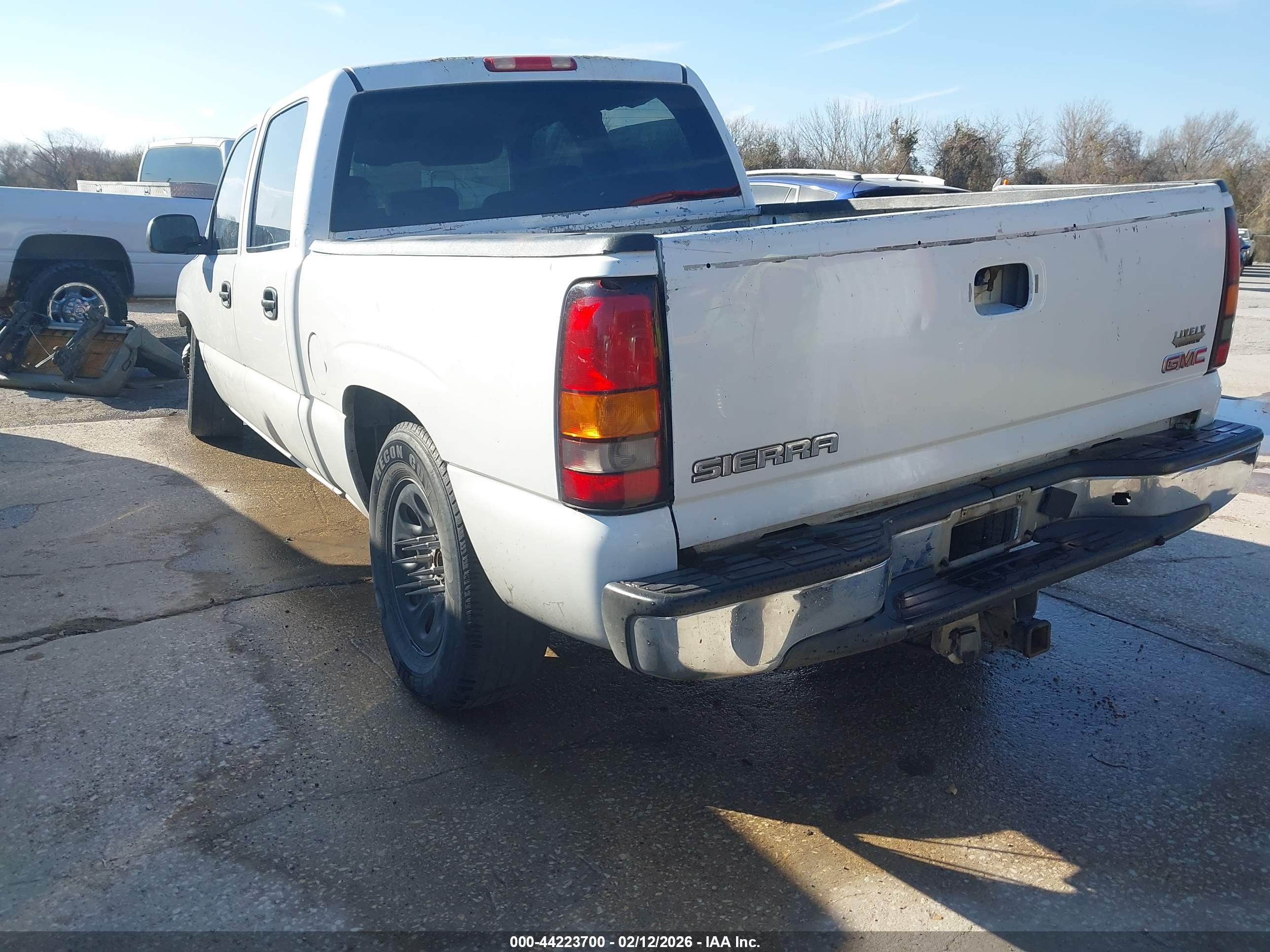 GMC SIERRA image 3