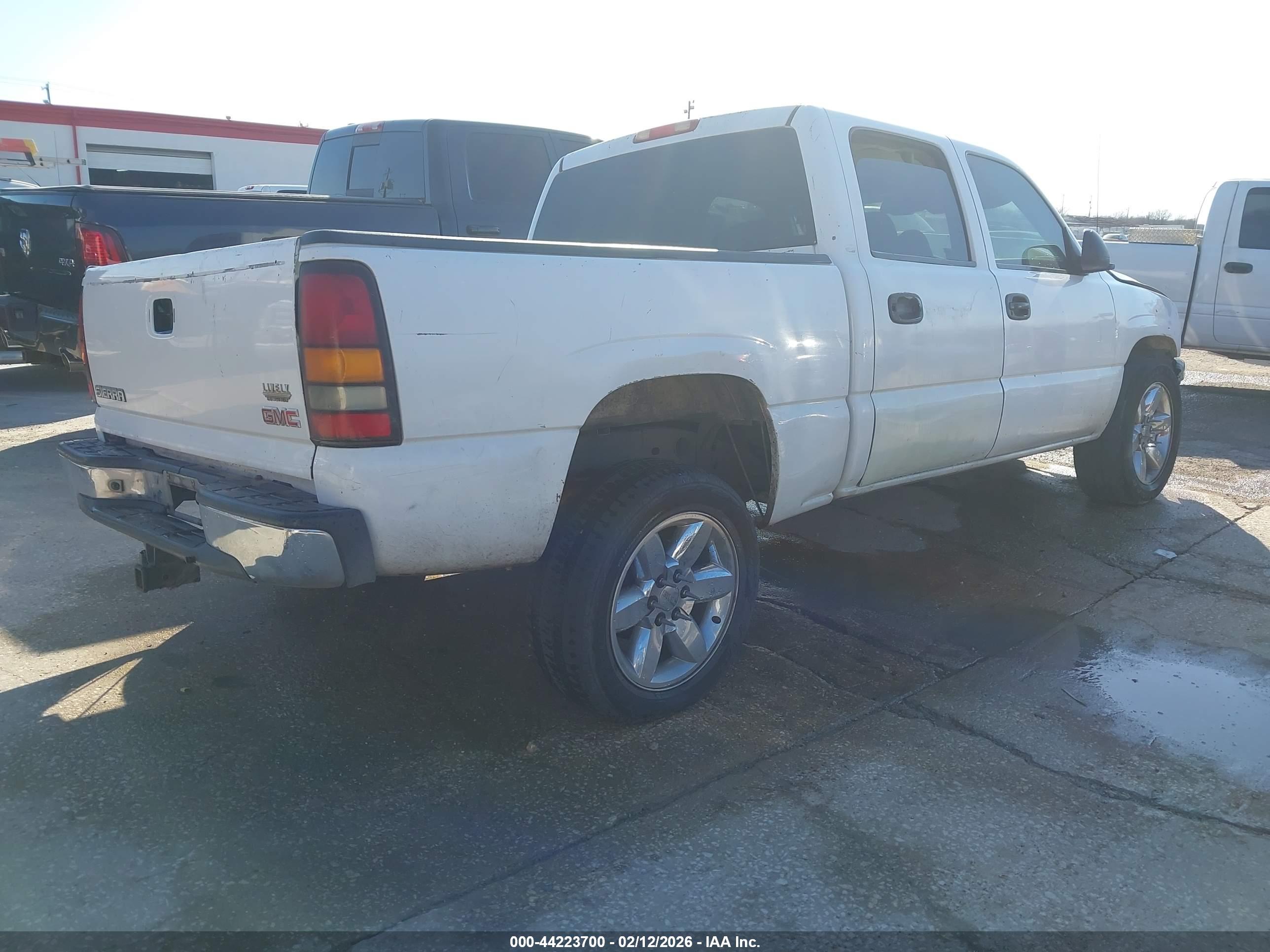 GMC SIERRA image 4