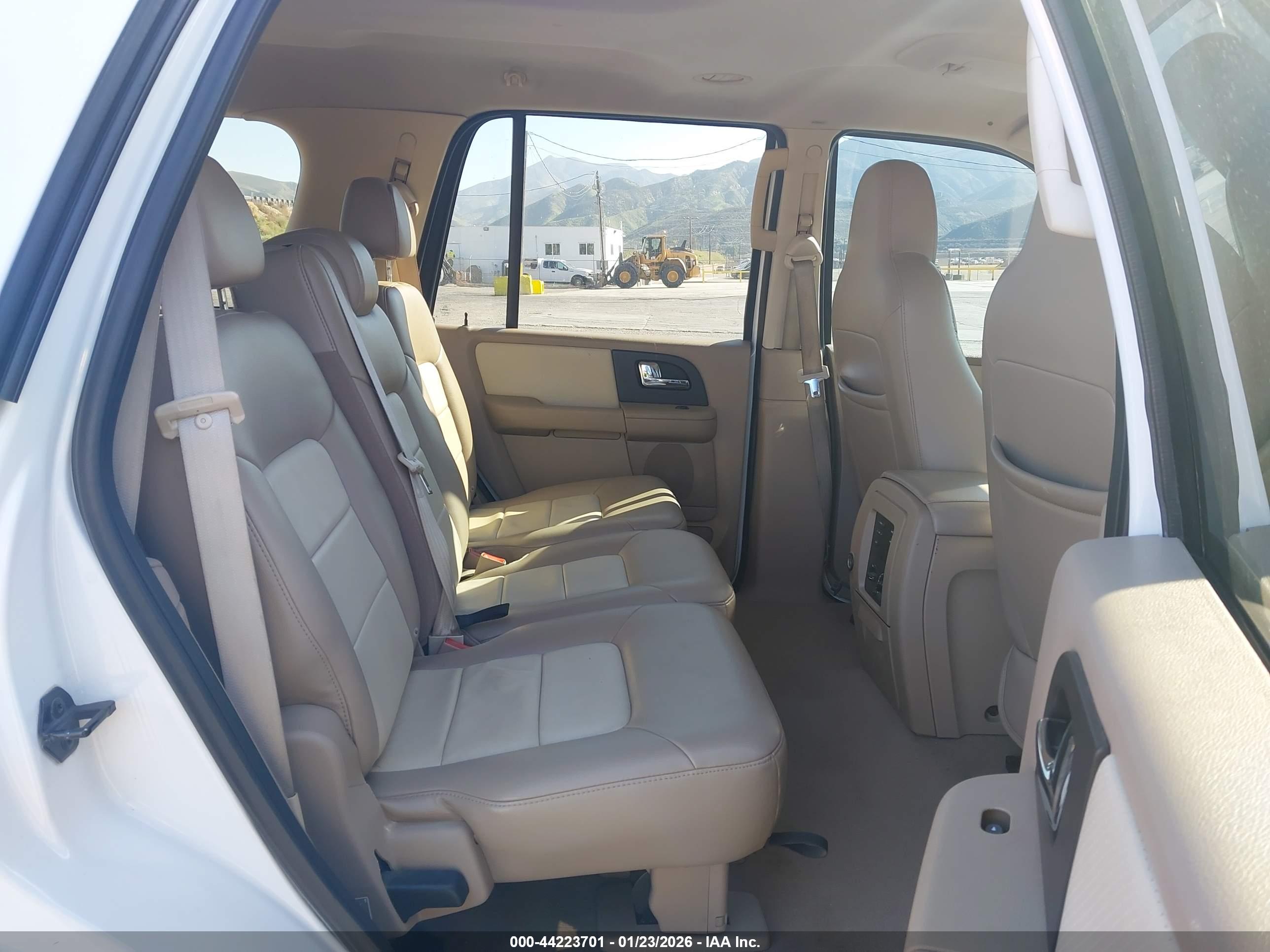 FORD EXPEDITION image 8