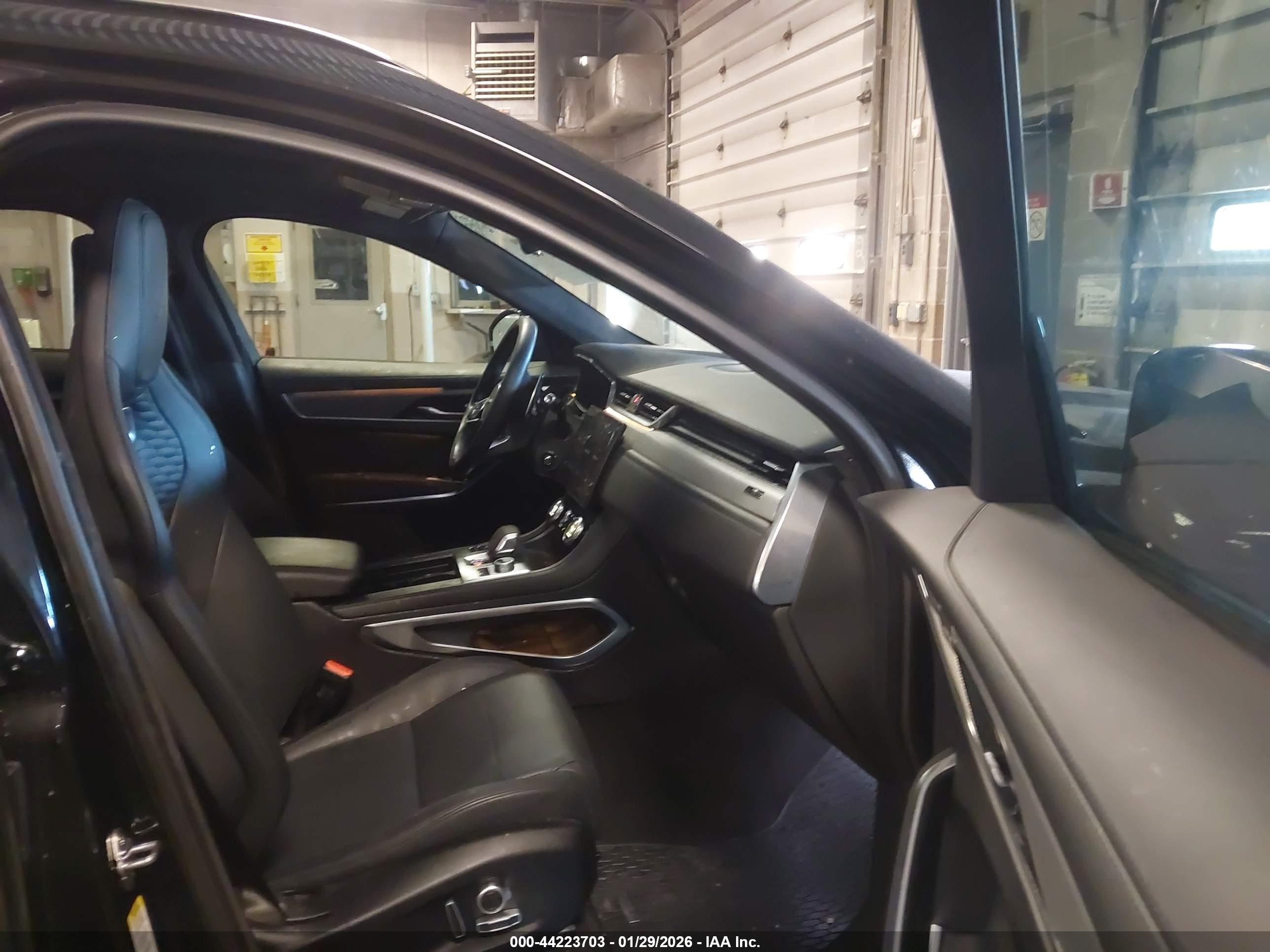 JAGUAR F-PACE image 5