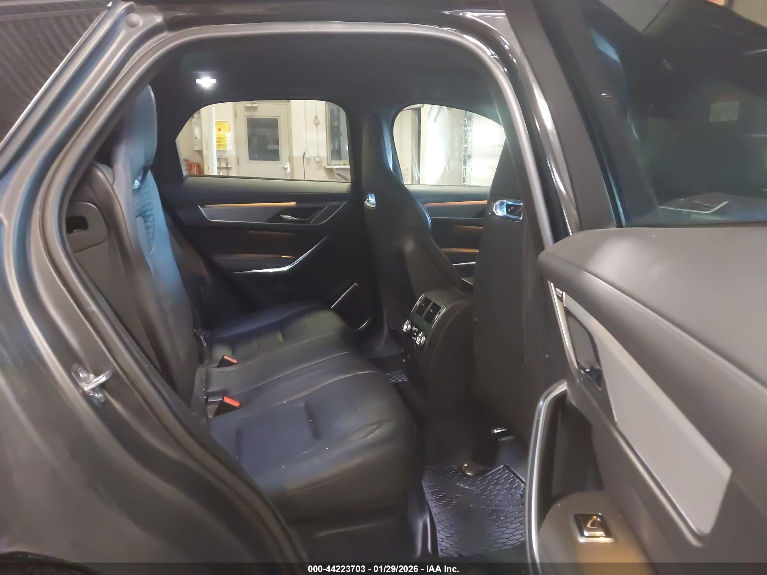 JAGUAR F-PACE image 8
