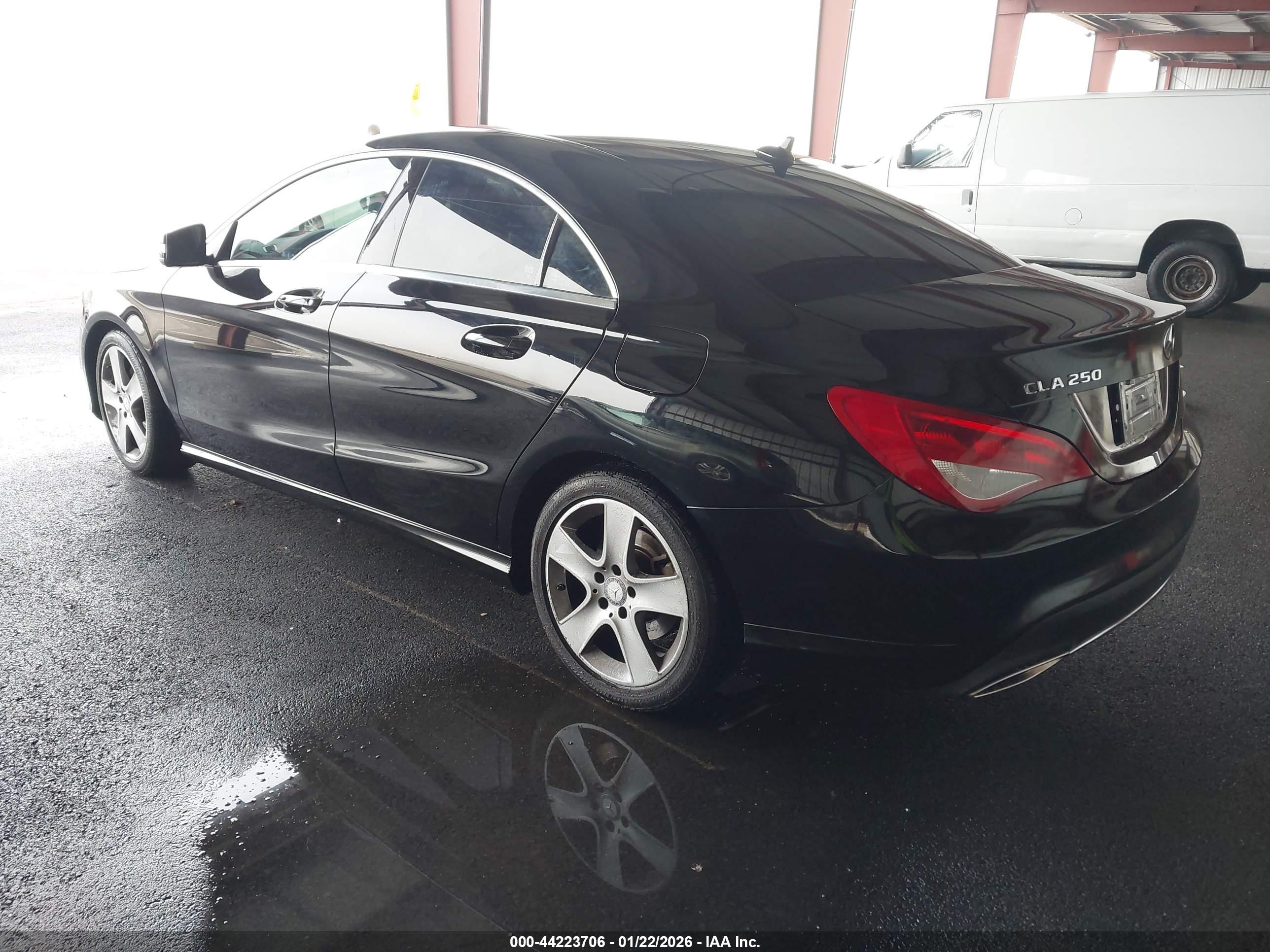 MERCEDES-BENZ CLA image 3