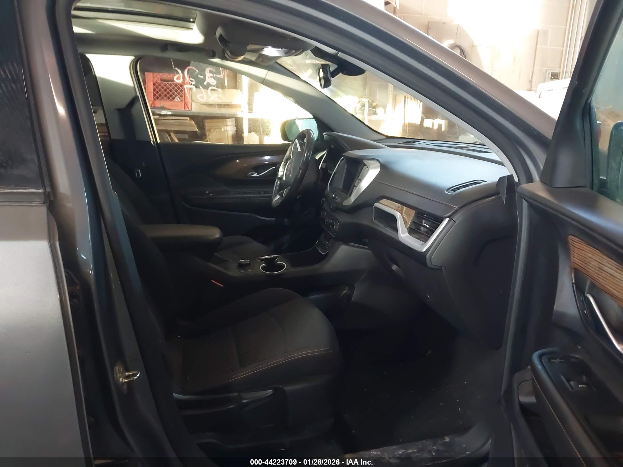 GMC TERRAIN image 5