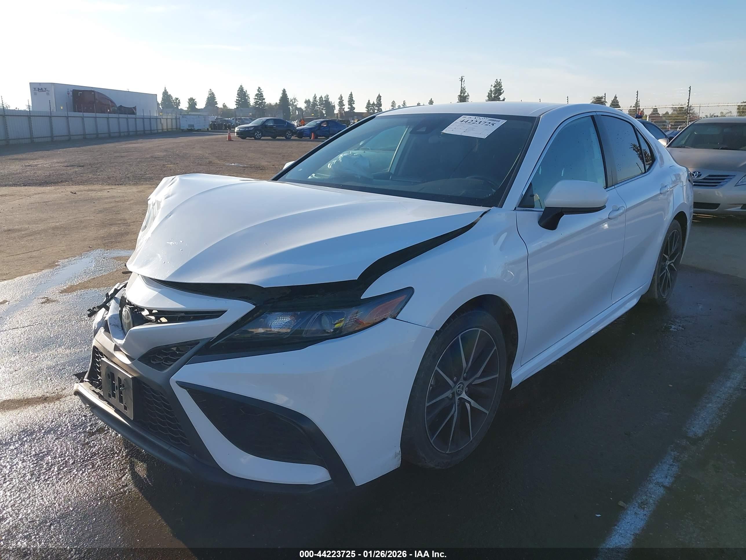 TOYOTA CAMRY image 2