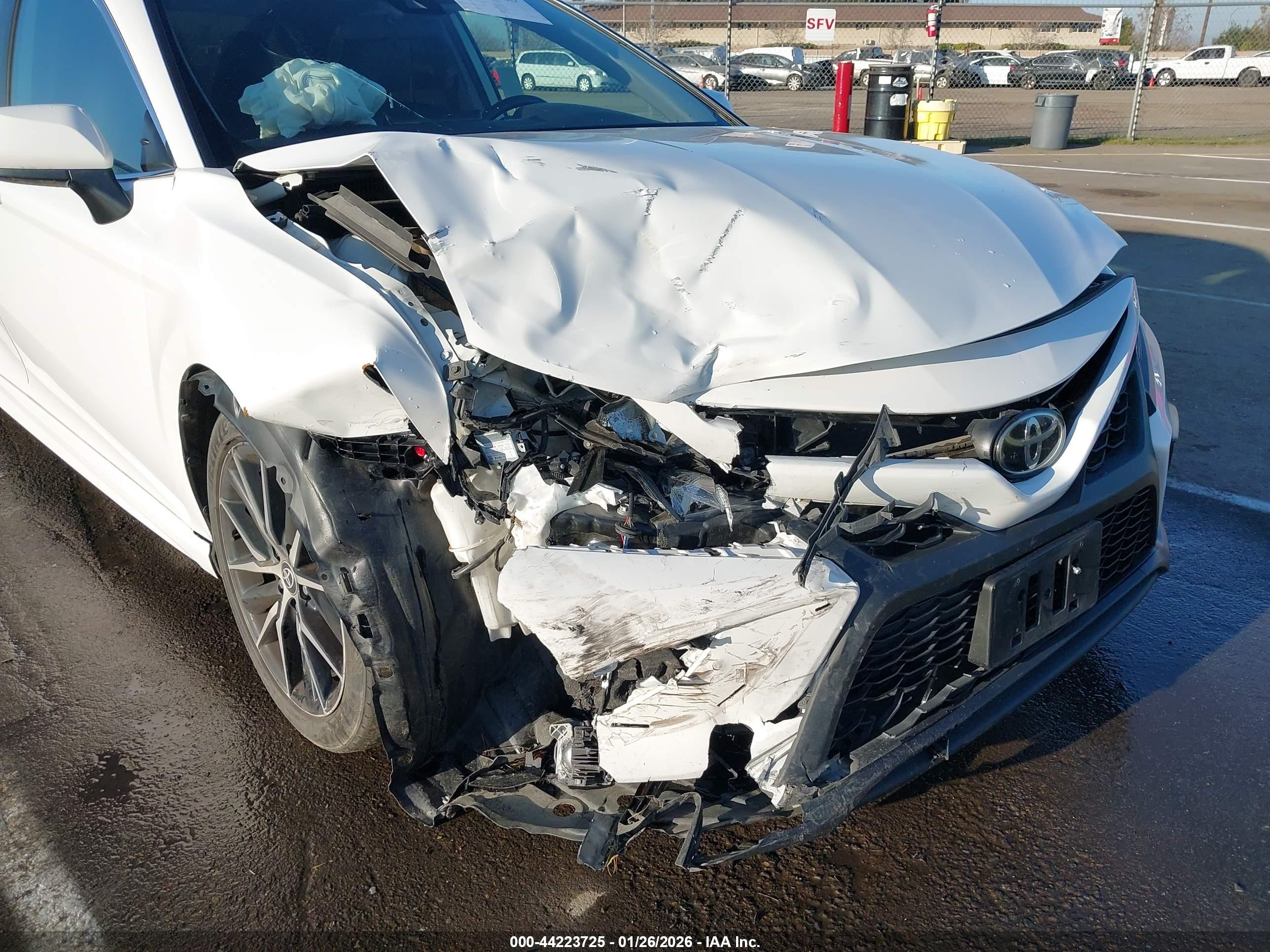 TOYOTA CAMRY image 6