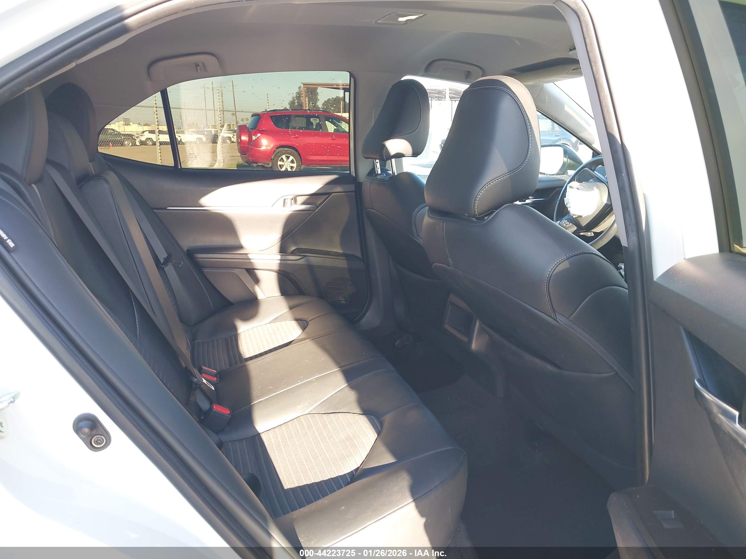TOYOTA CAMRY image 8
