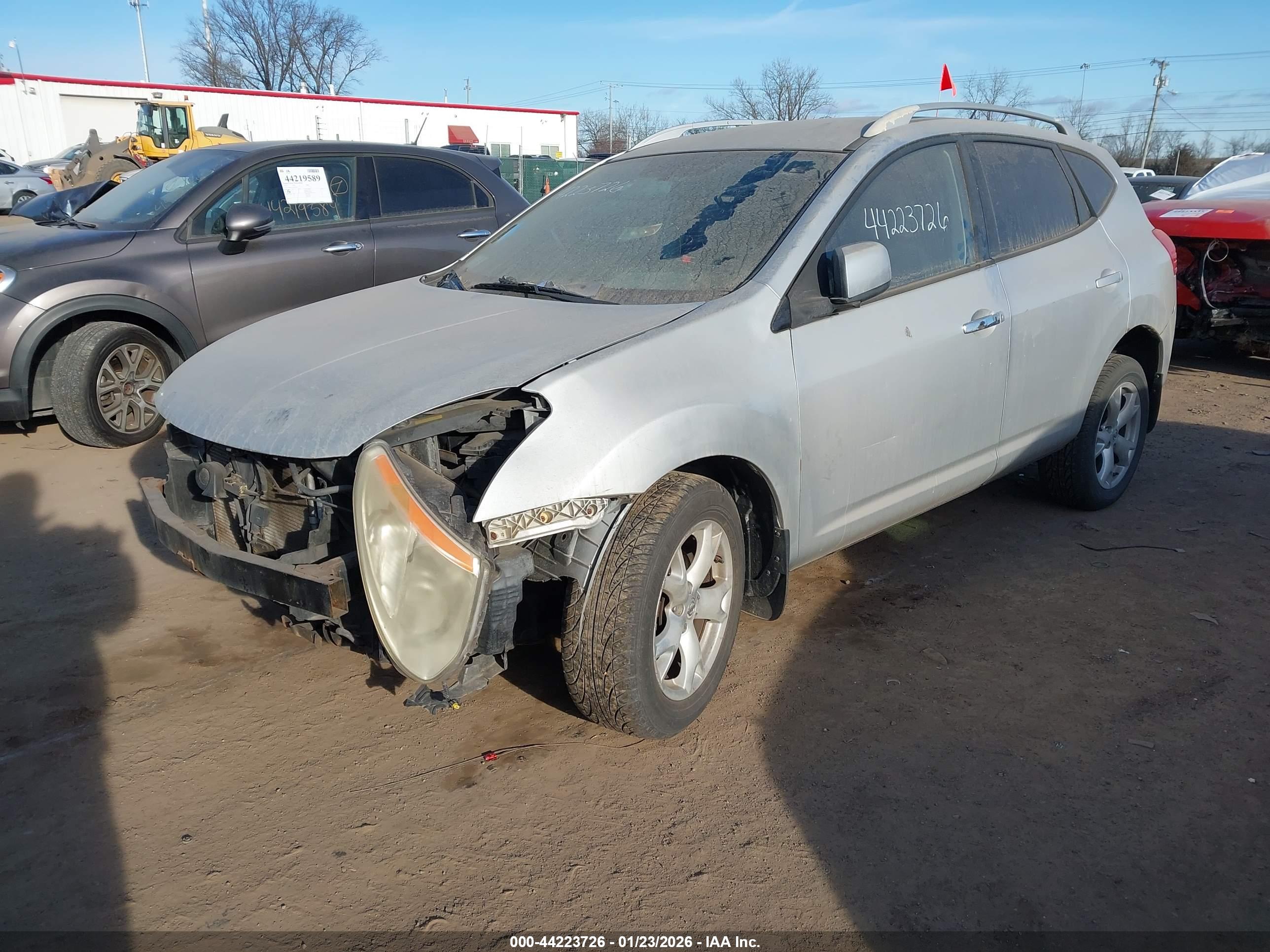 NISSAN ROGUE image 2