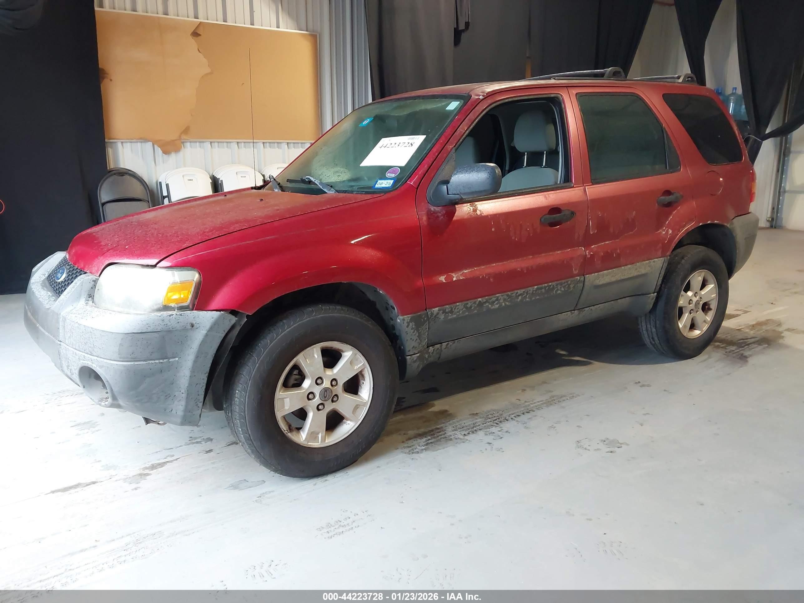 FORD ESCAPE image 2