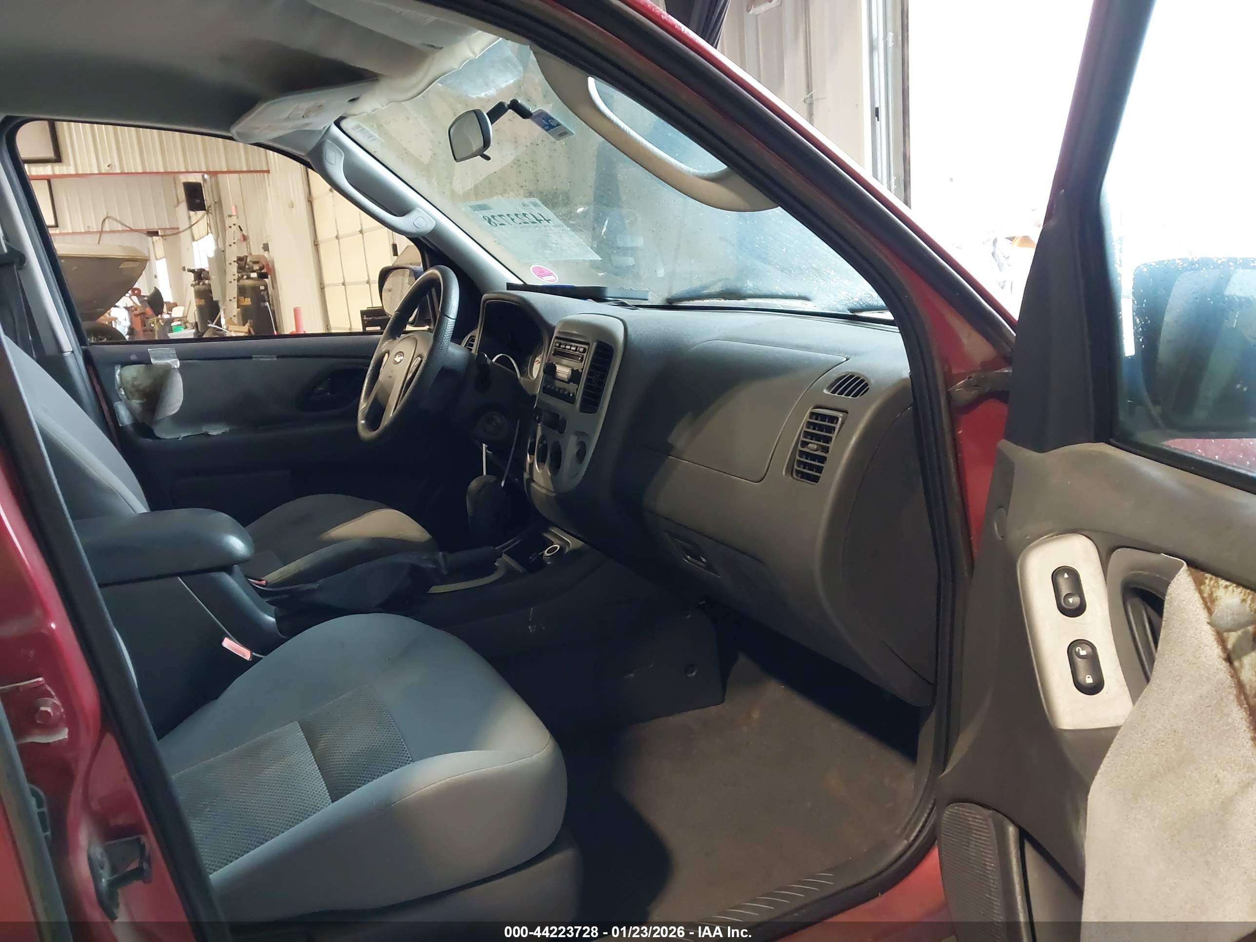 FORD ESCAPE image 5