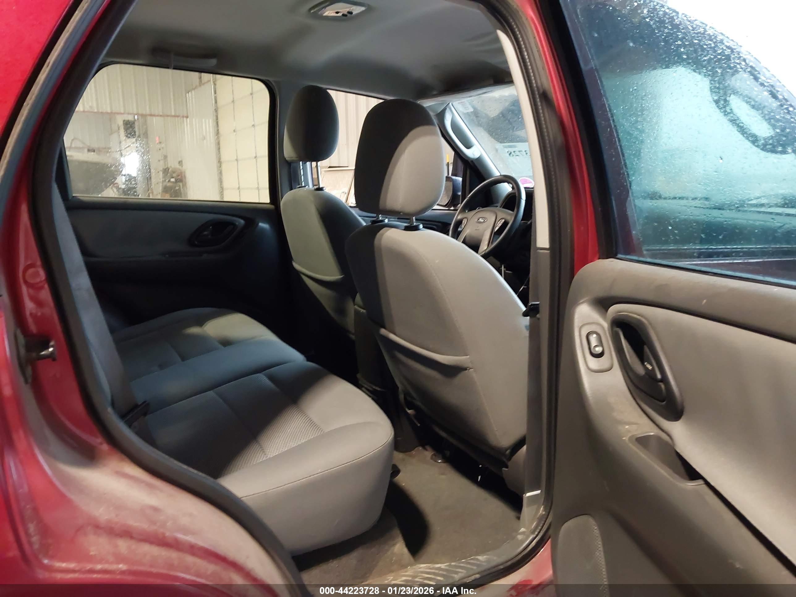 FORD ESCAPE image 8