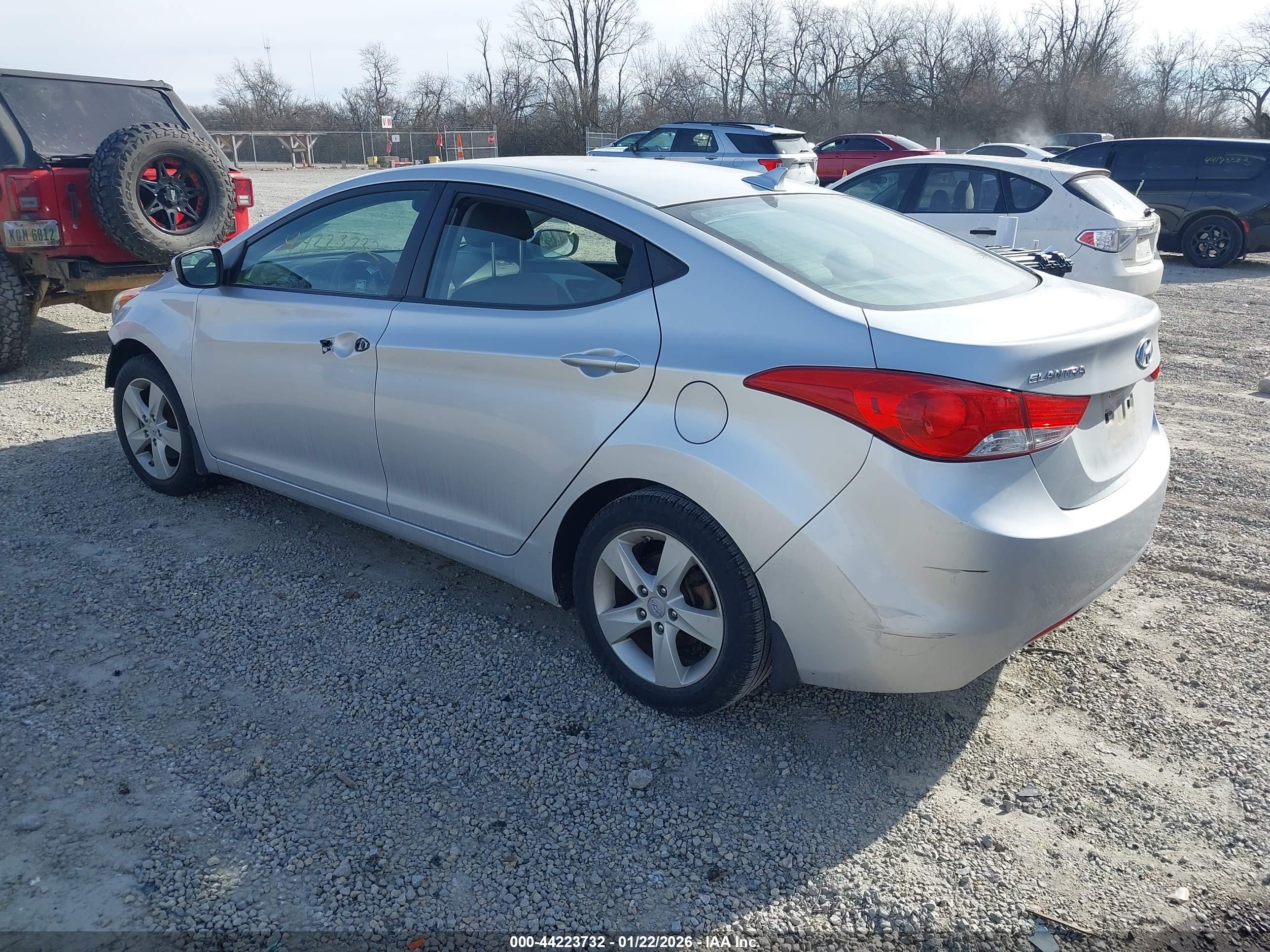 HYUNDAI ELANTRA image 3