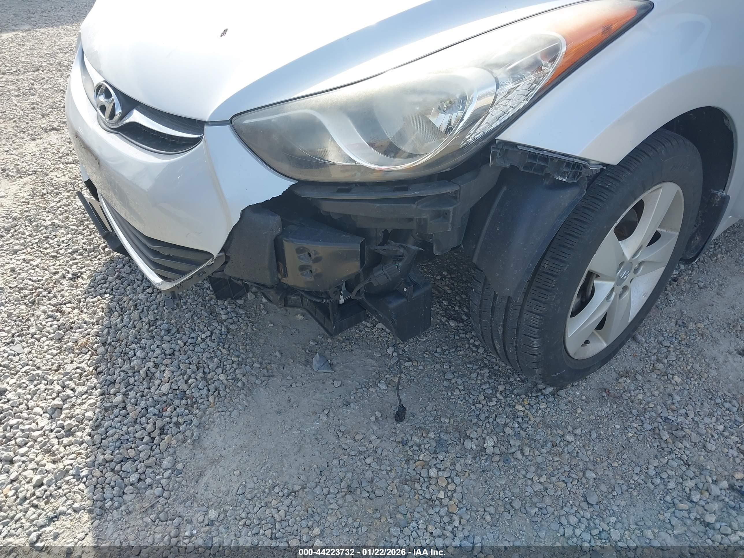 HYUNDAI ELANTRA image 6