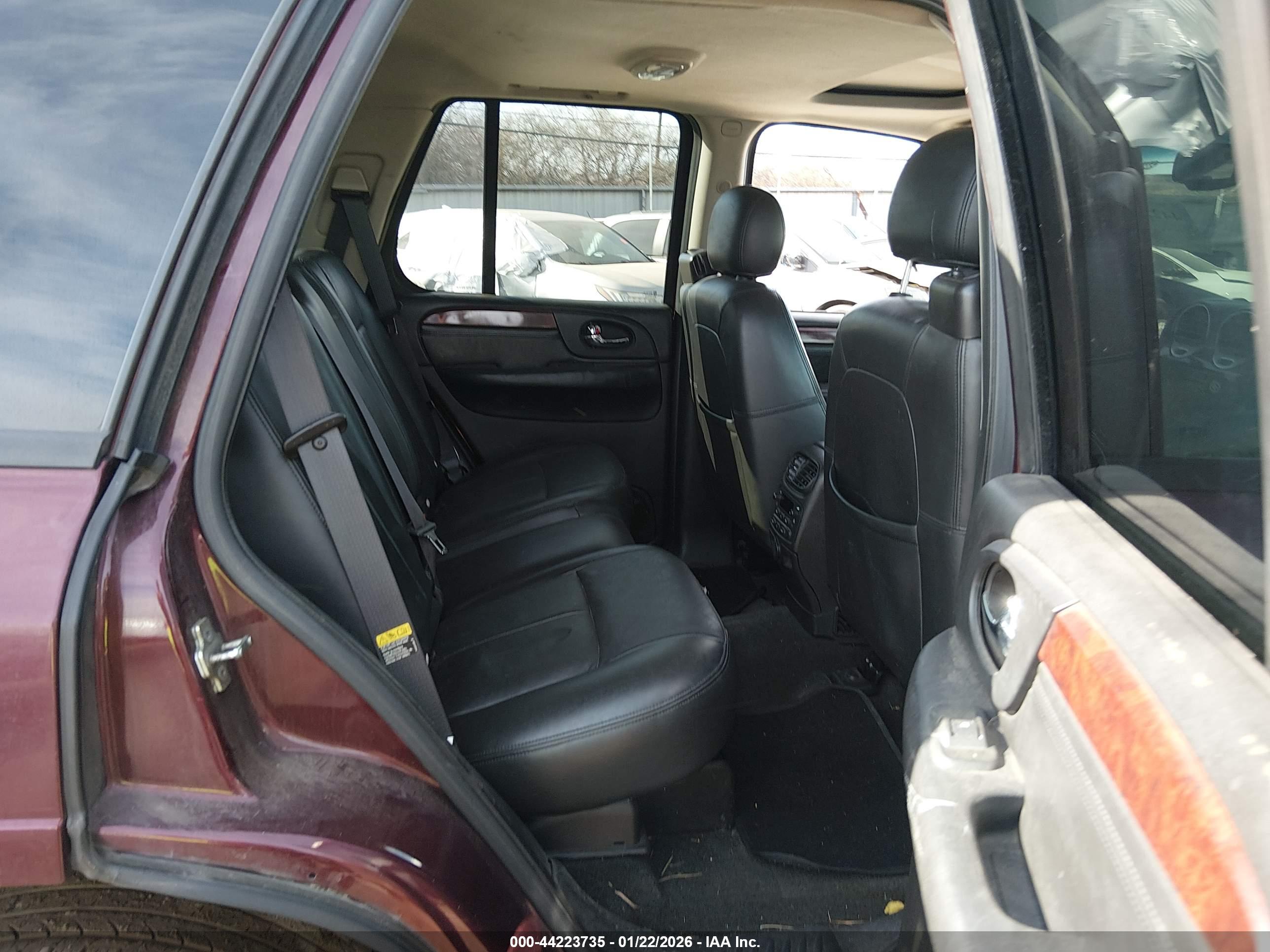 GMC ENVOY image 8