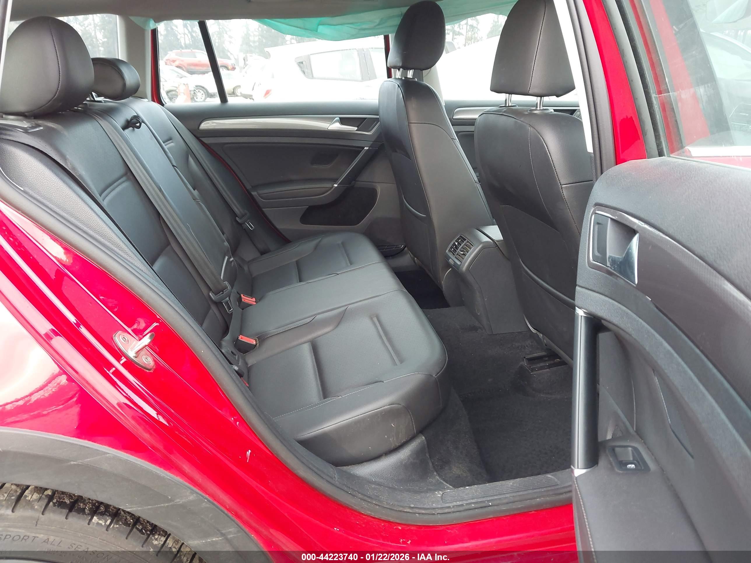 VOLKSWAGEN GOLF image 8