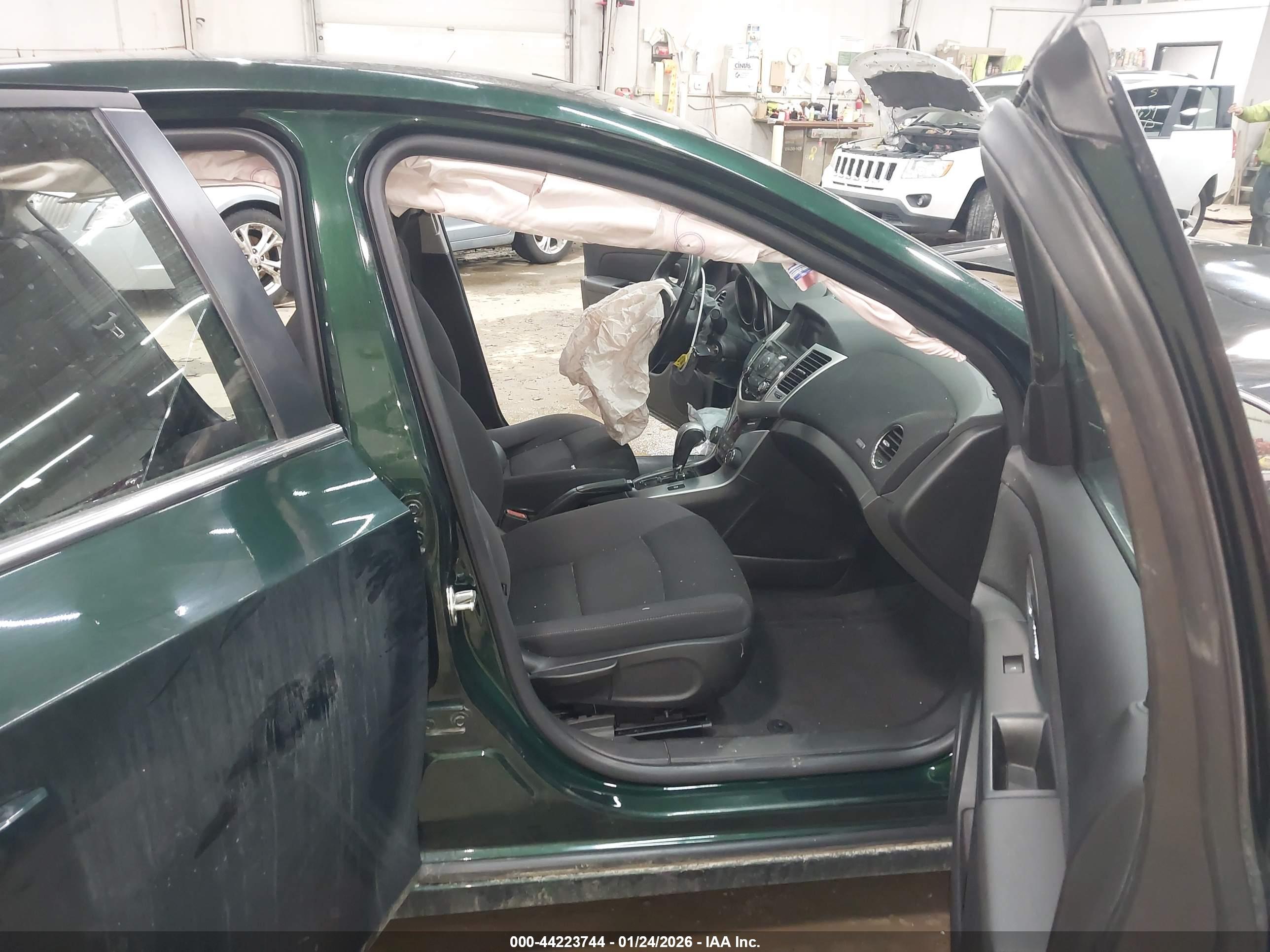 CHEVROLET CRUZE image 5