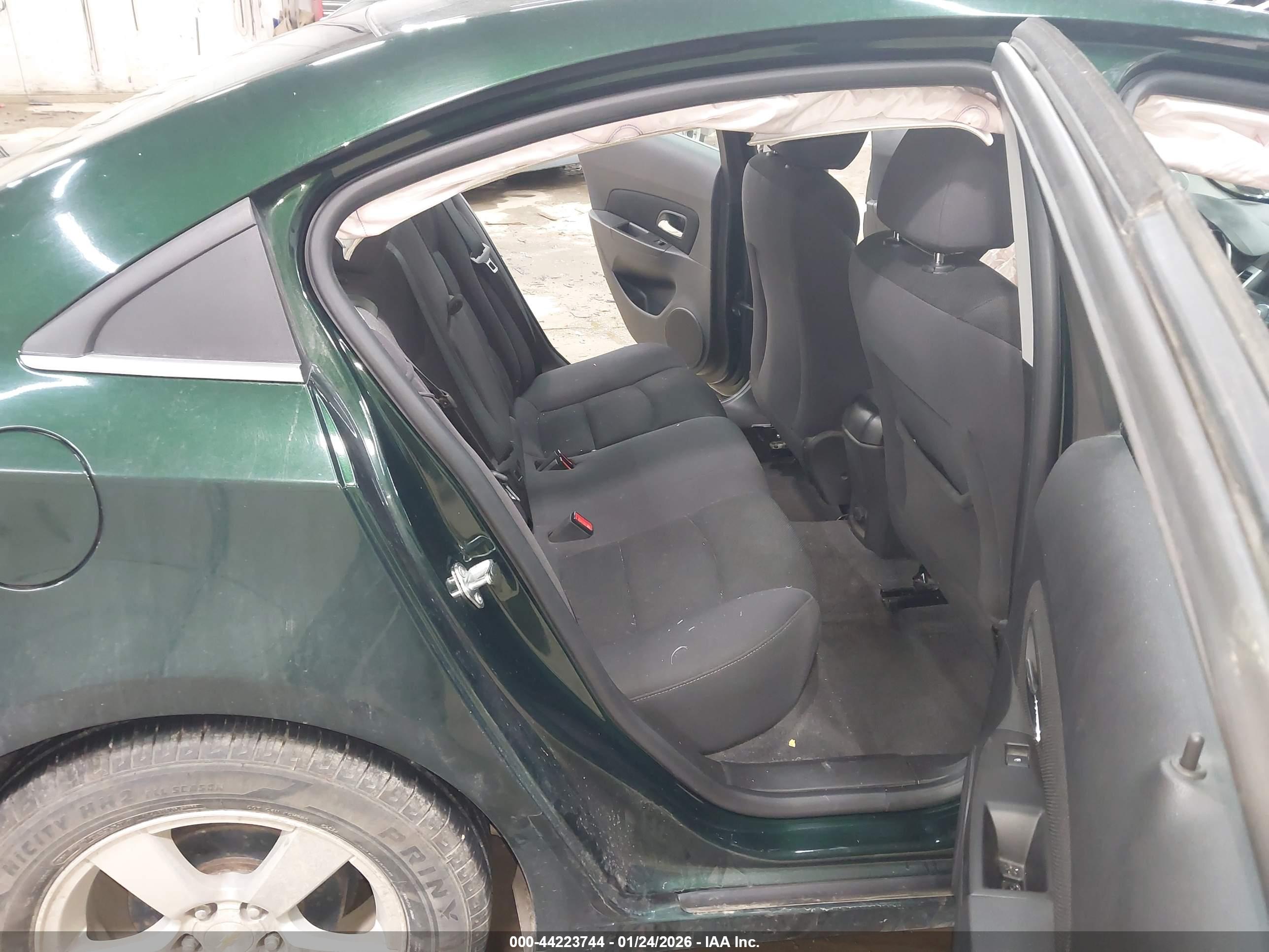 CHEVROLET CRUZE image 8
