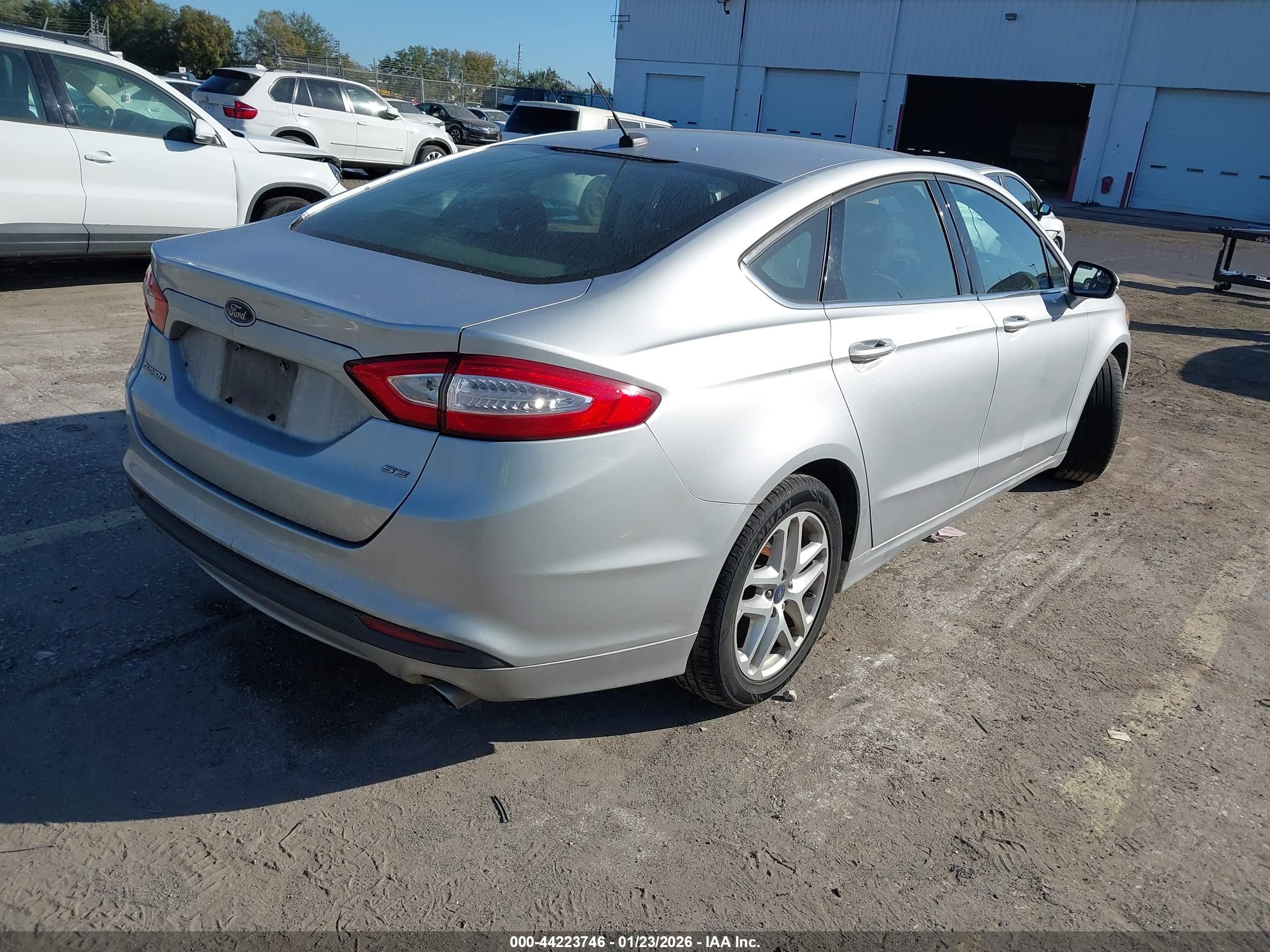 FORD FUSION image 4