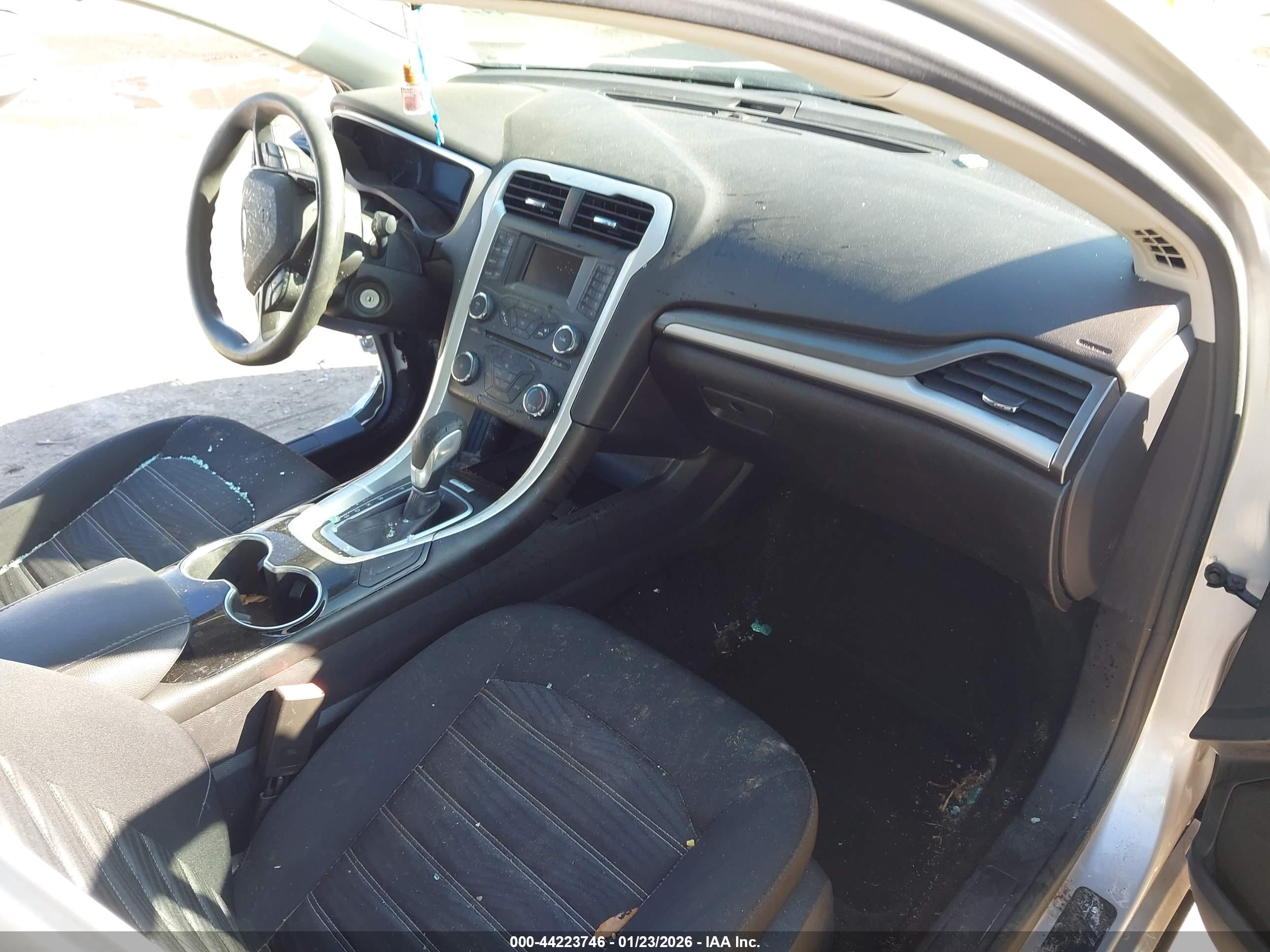 FORD FUSION image 5