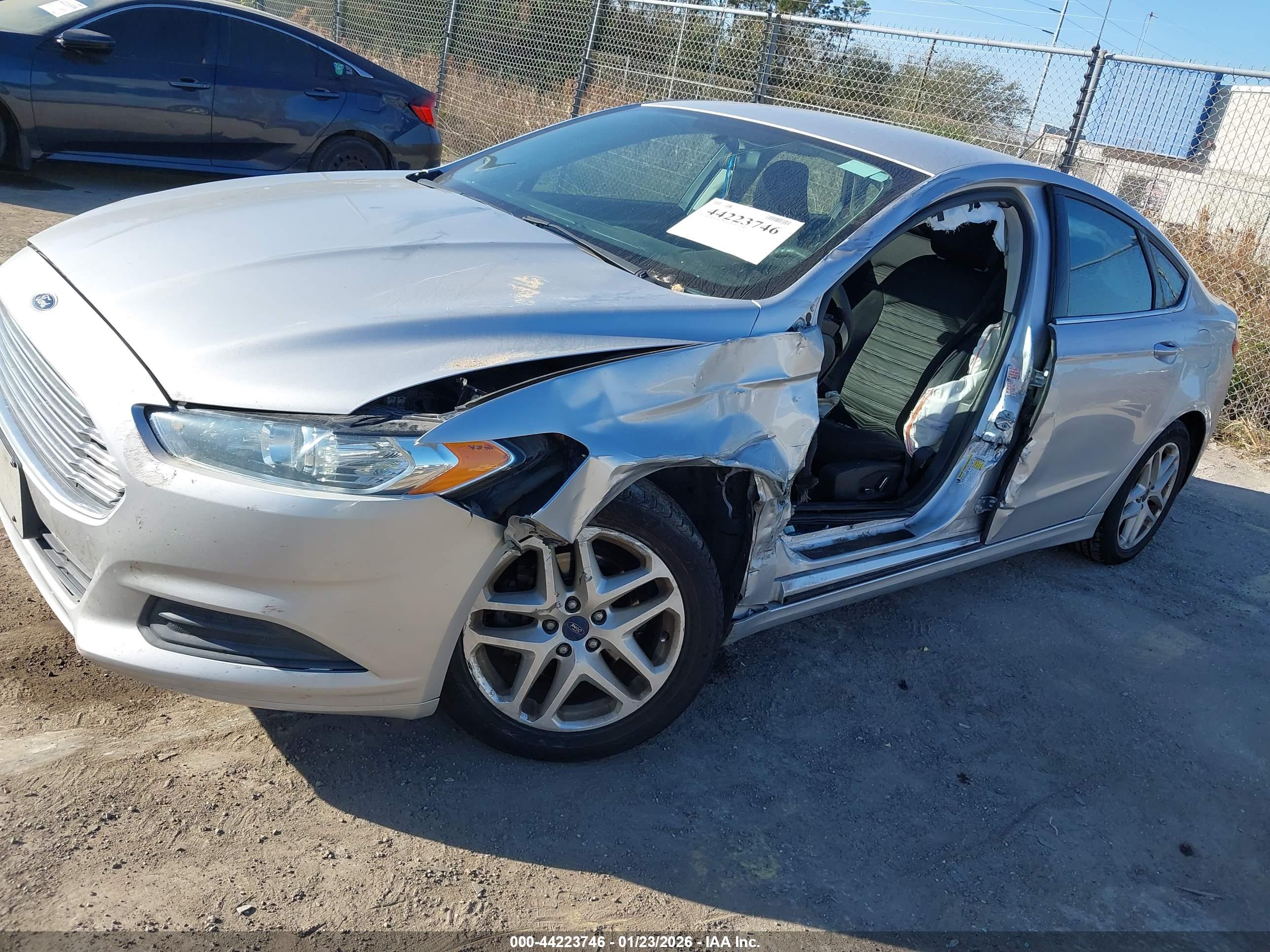 FORD FUSION image 6