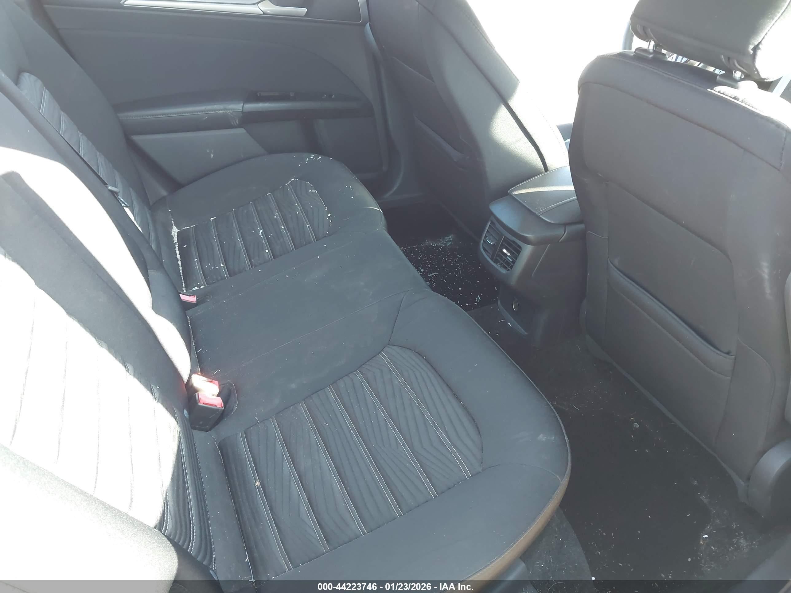FORD FUSION image 8