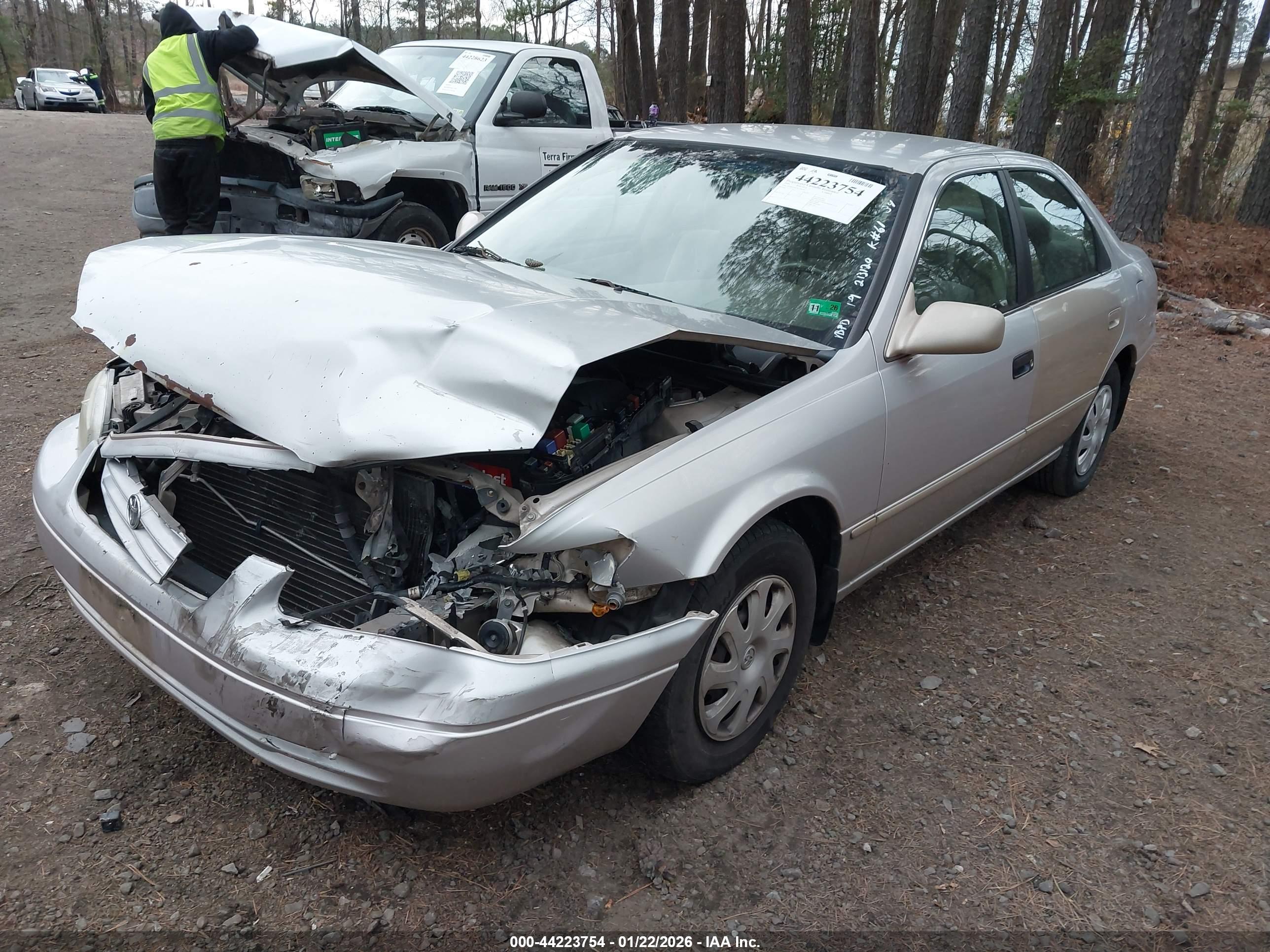 TOYOTA CAMRY image 2