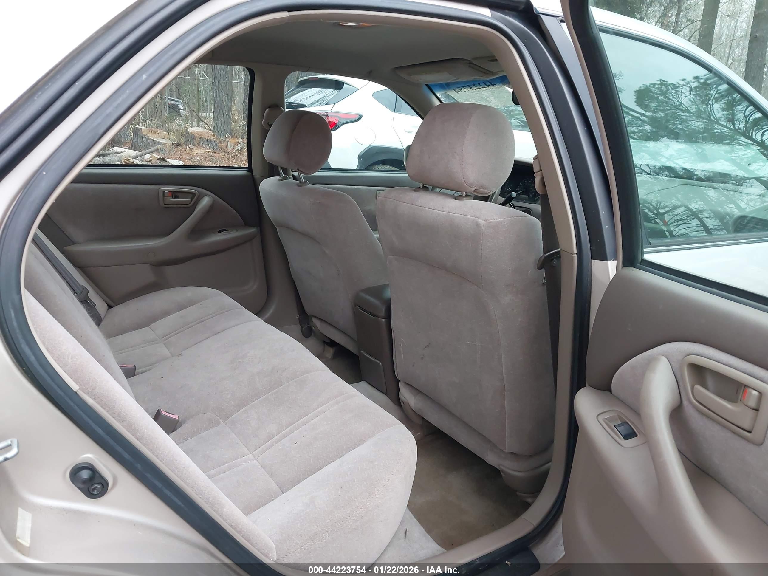 TOYOTA CAMRY image 8