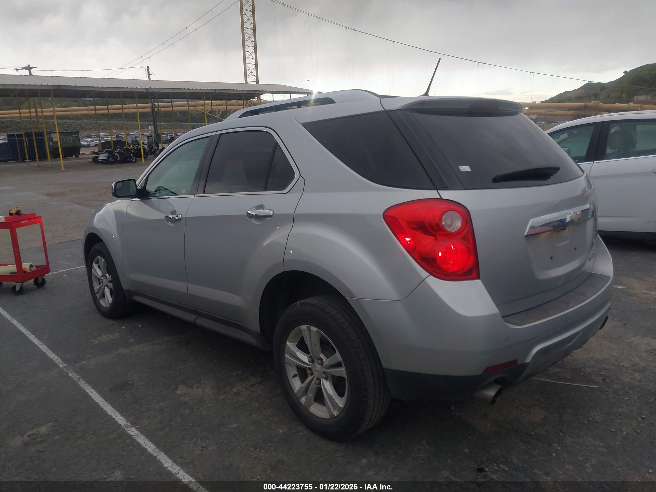 CHEVROLET EQUINOX image 3