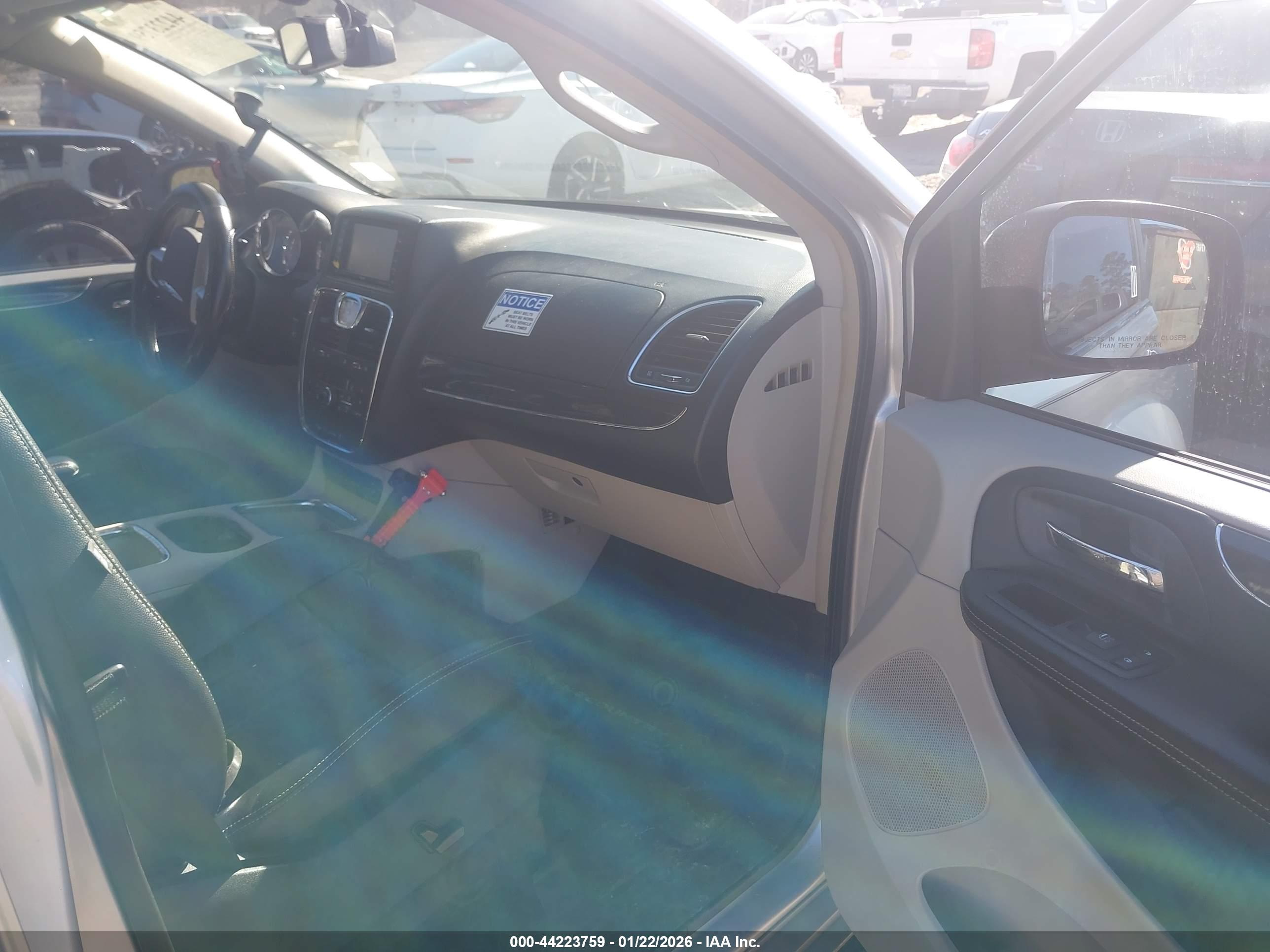CHRYSLER TOWN image 5