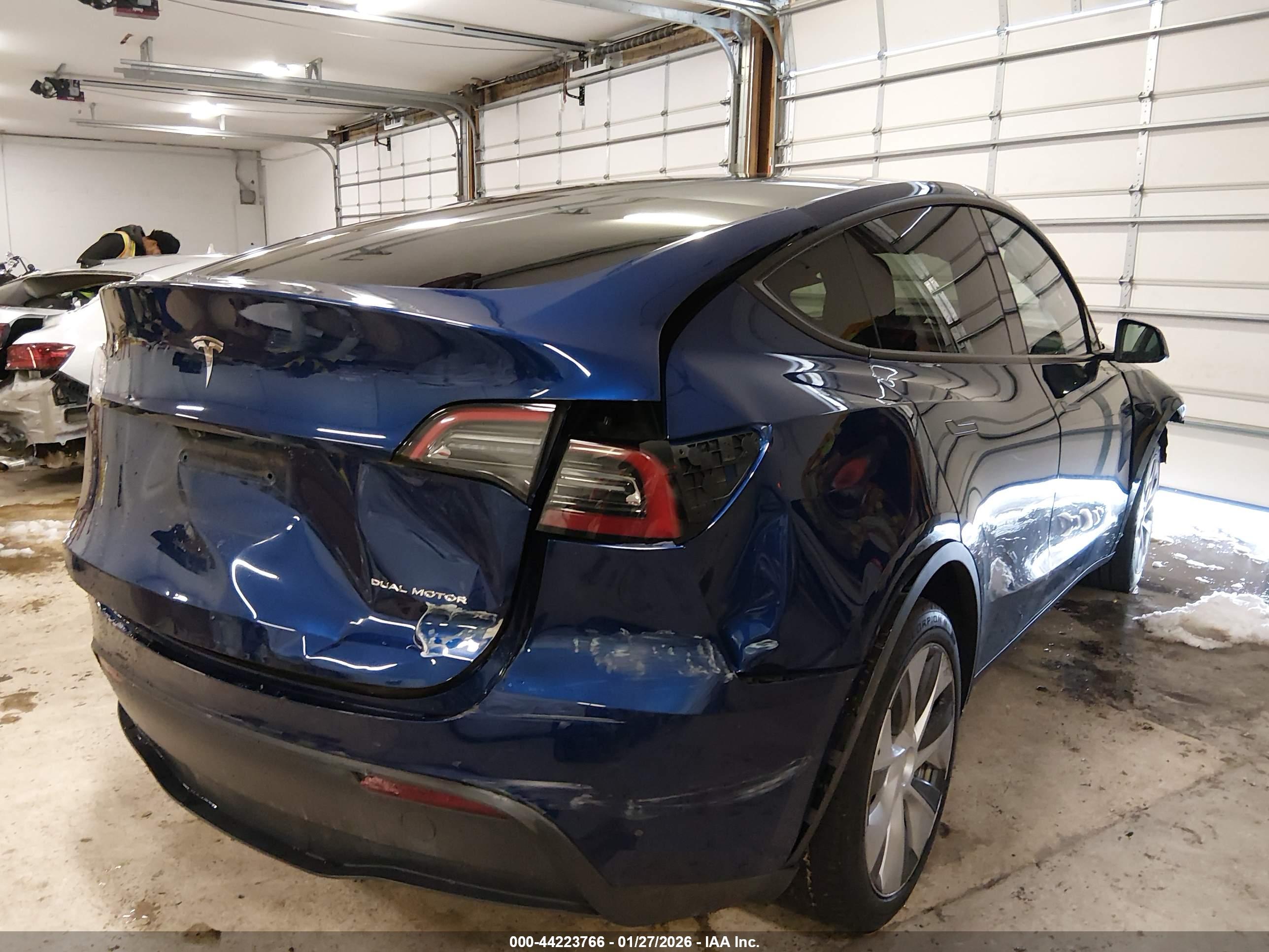 TESLA MODEL image 4