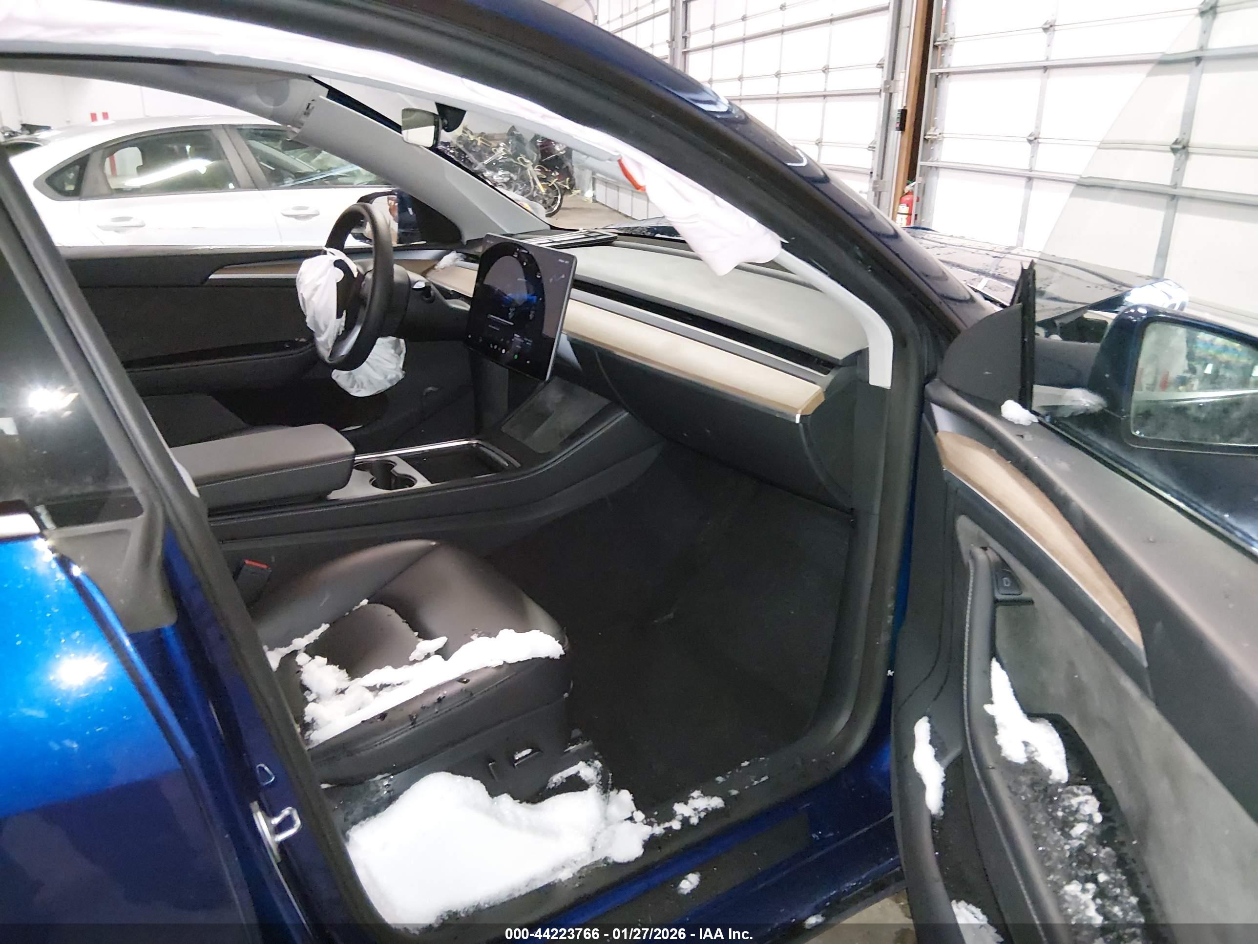 TESLA MODEL image 5