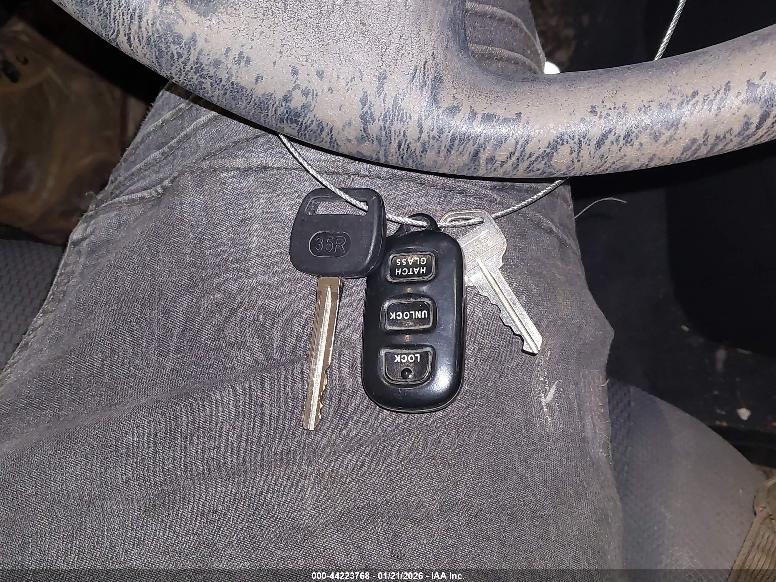 PONTIAC VIBE image 11