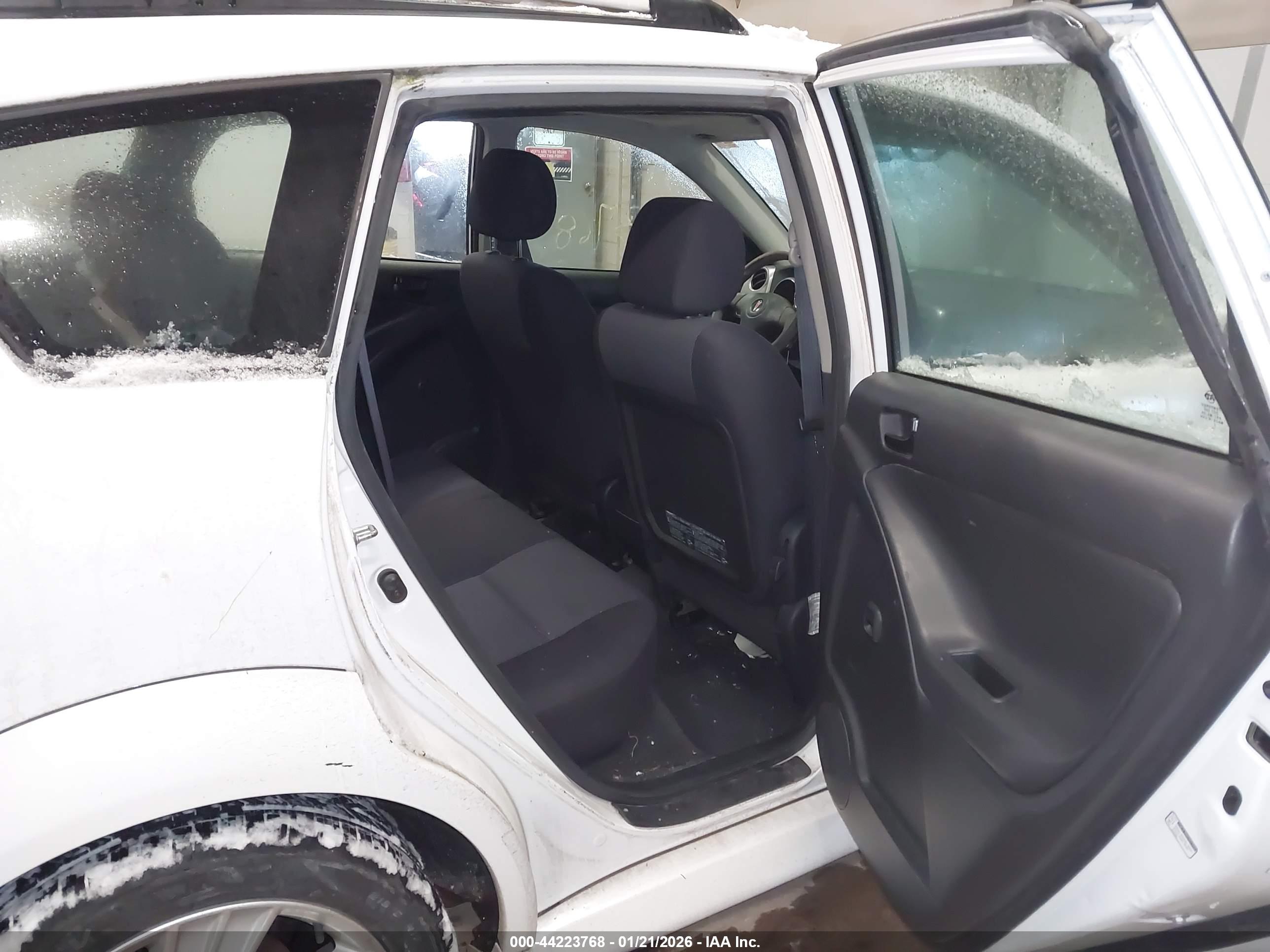 PONTIAC VIBE image 8