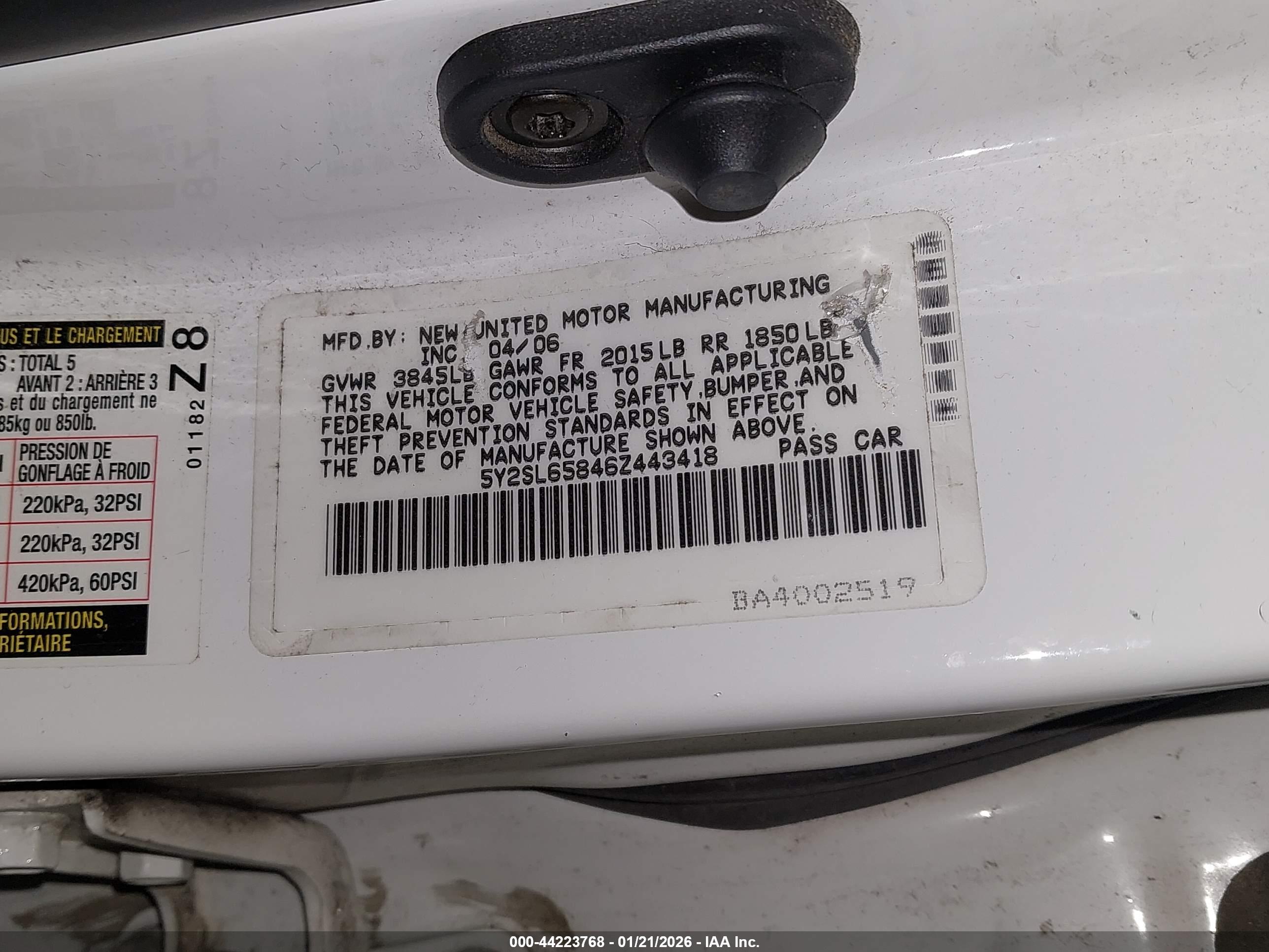 PONTIAC VIBE image 9