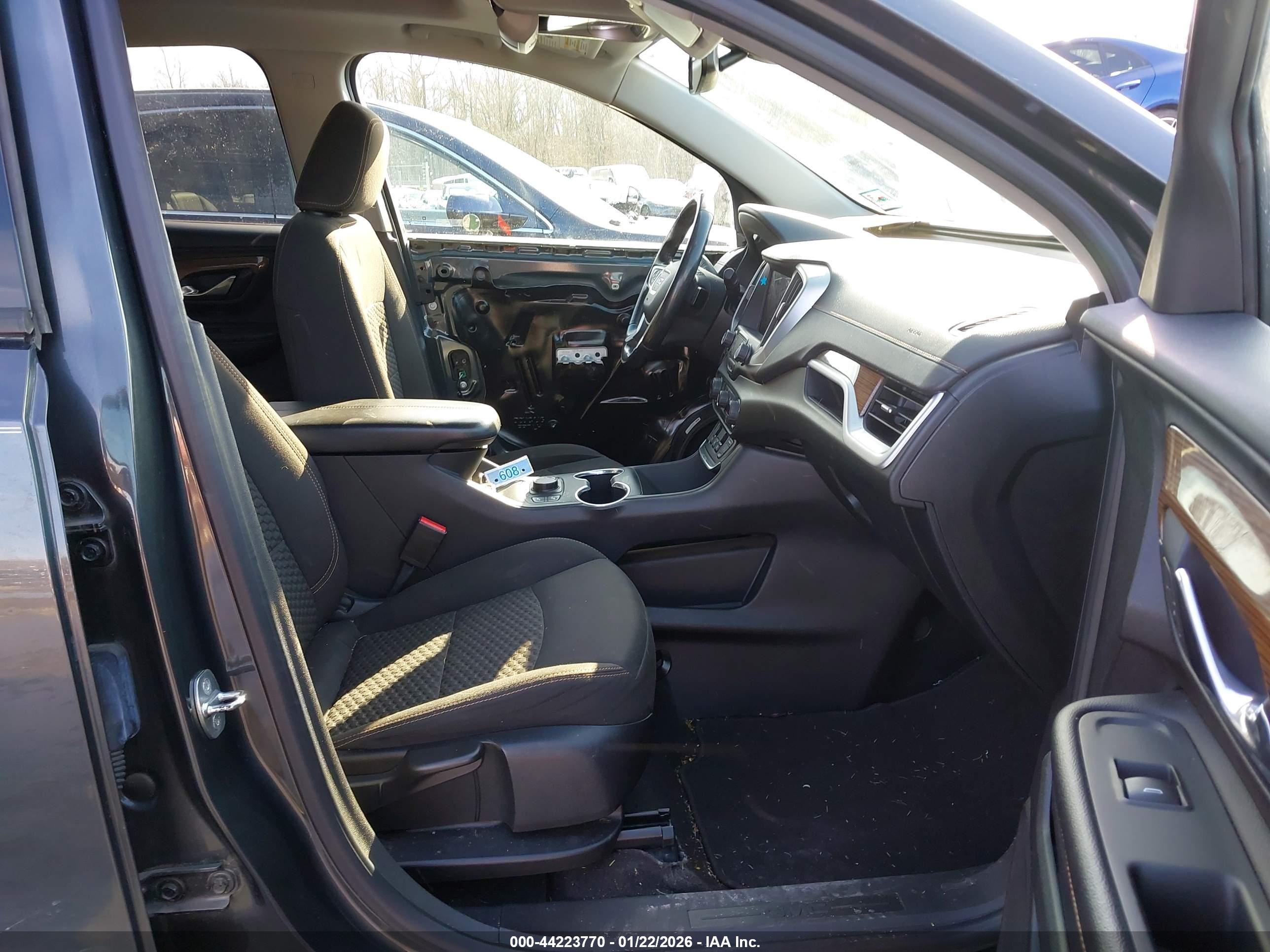 GMC TERRAIN image 5