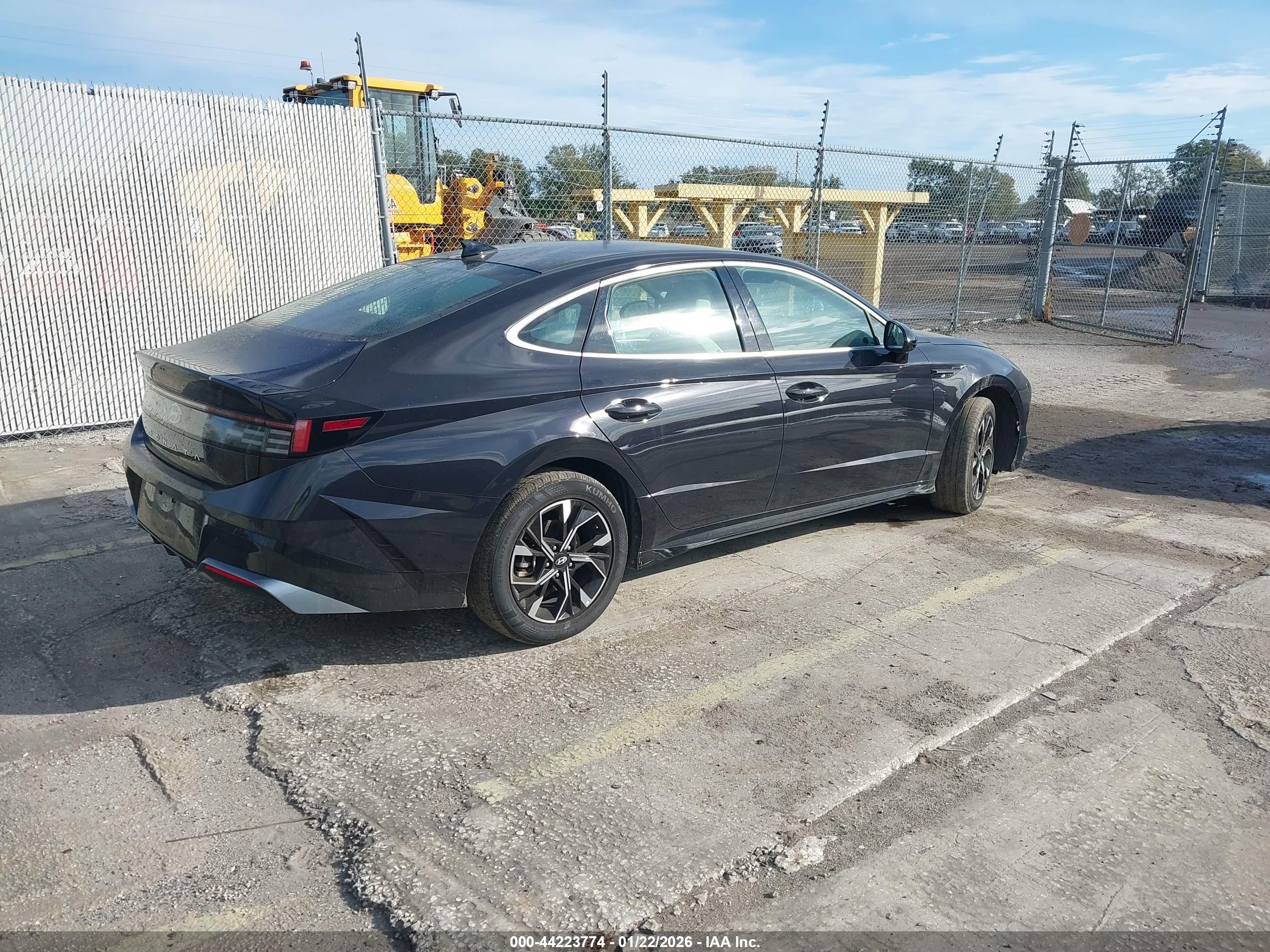 HYUNDAI SONATA image 4