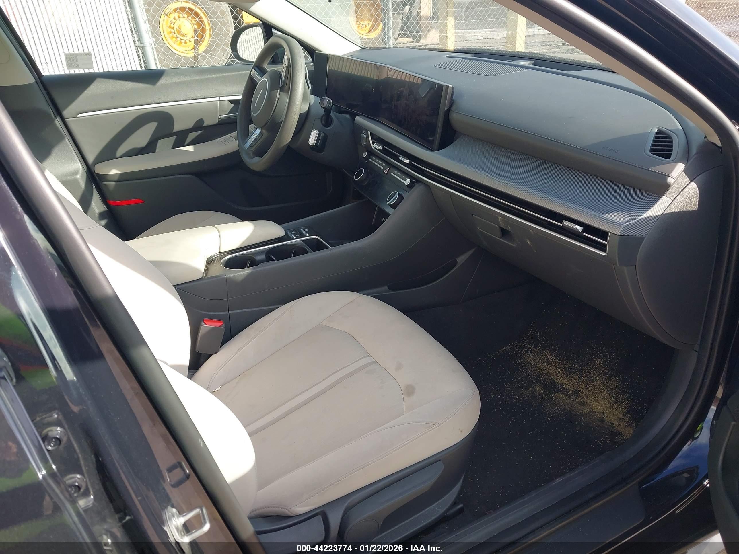 HYUNDAI SONATA image 5