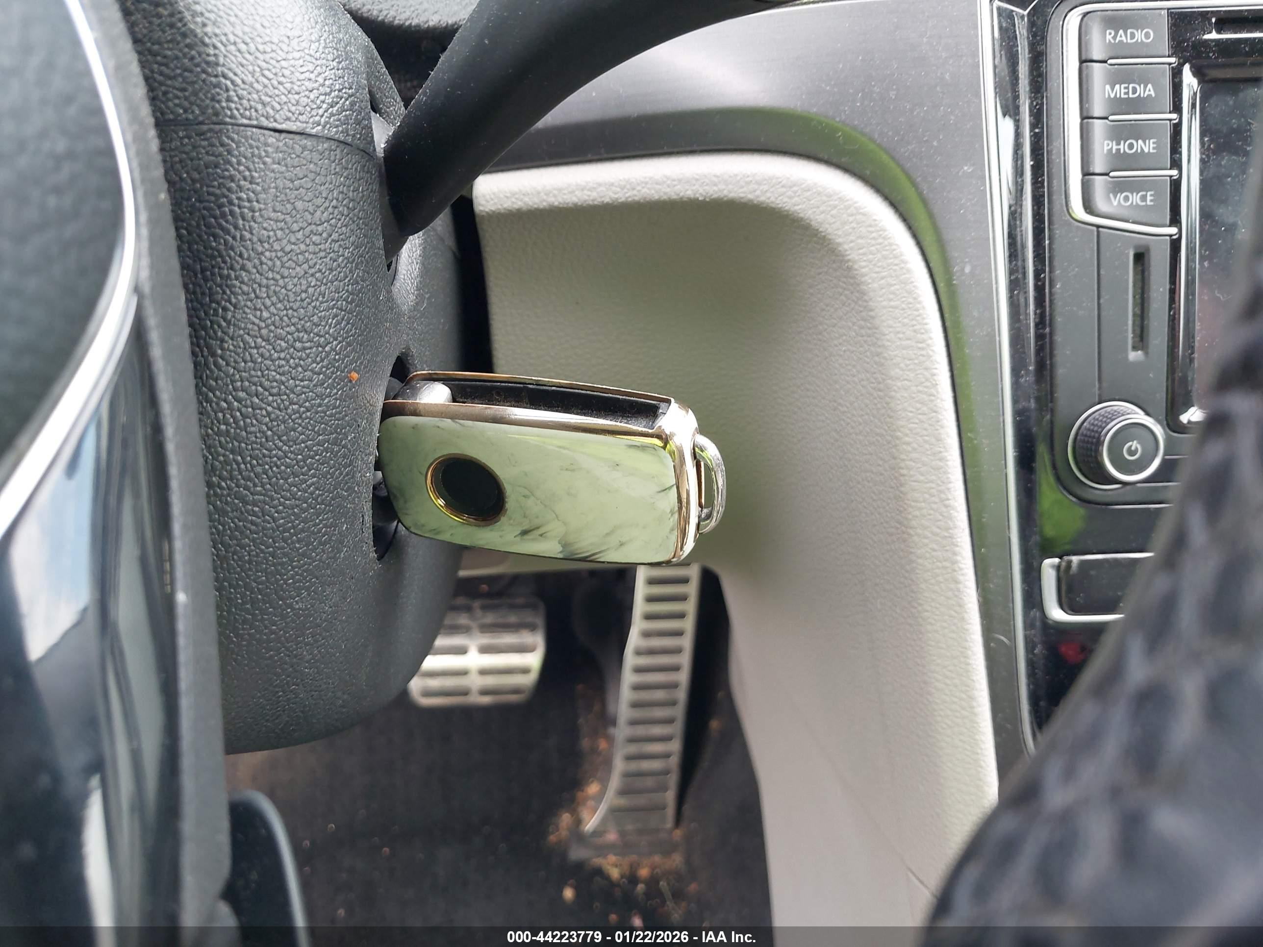 VOLKSWAGEN PASSAT image 11