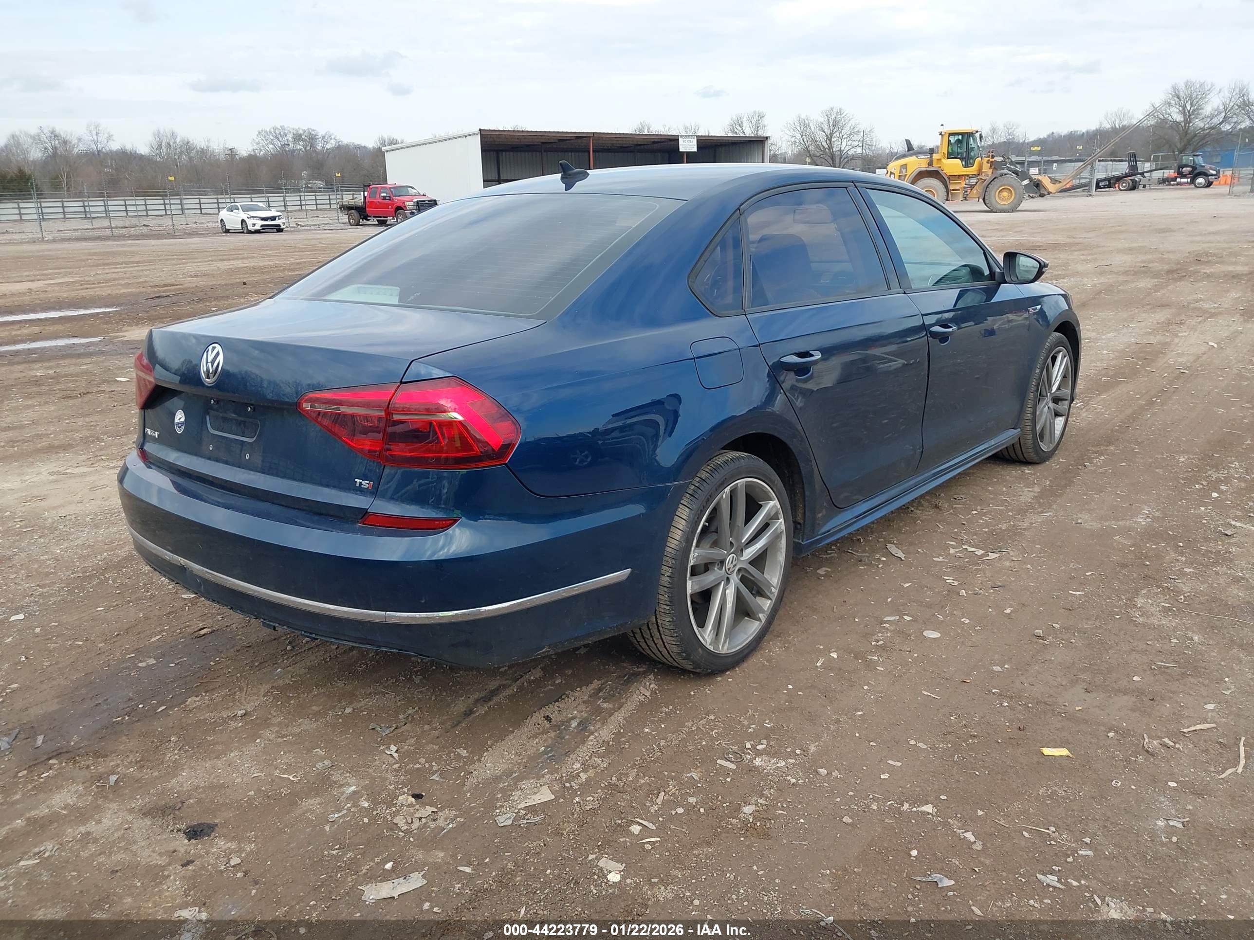 VOLKSWAGEN PASSAT image 4