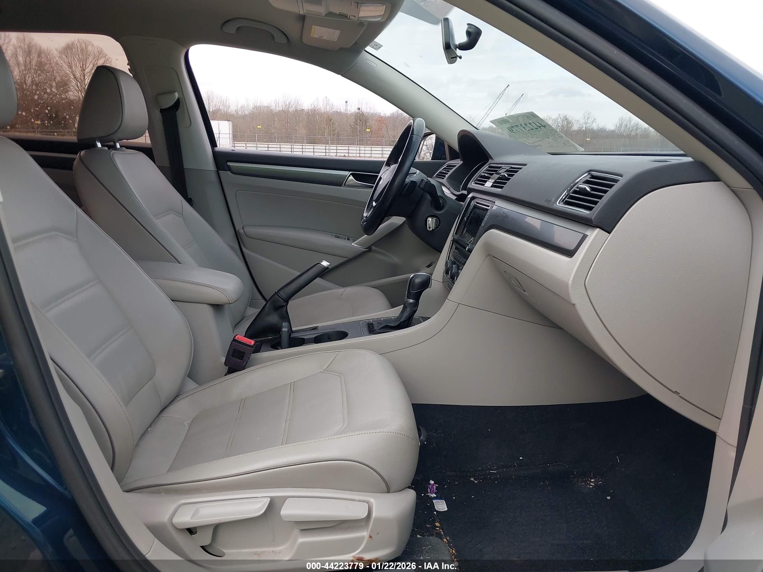 VOLKSWAGEN PASSAT image 5