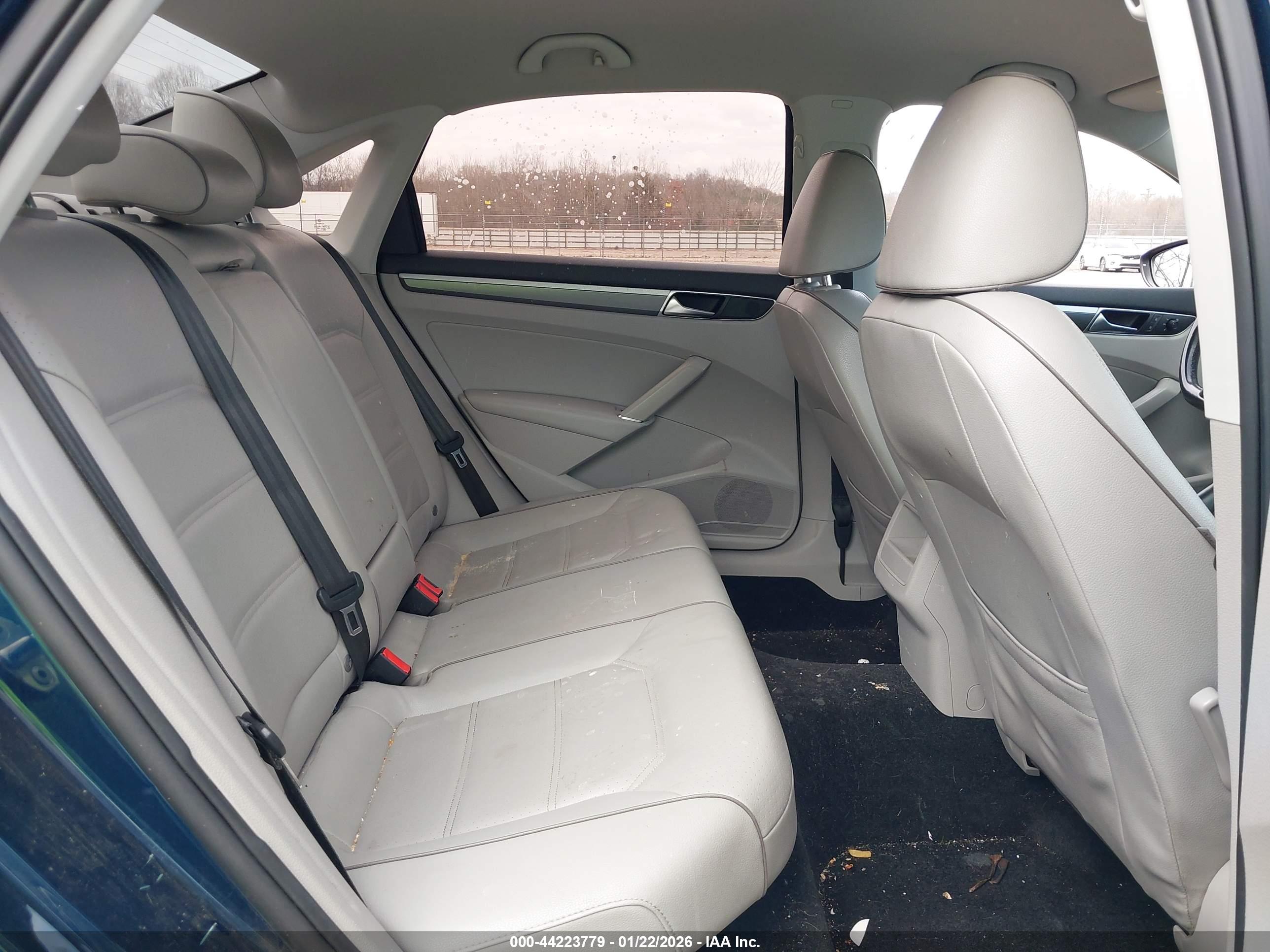 VOLKSWAGEN PASSAT image 8